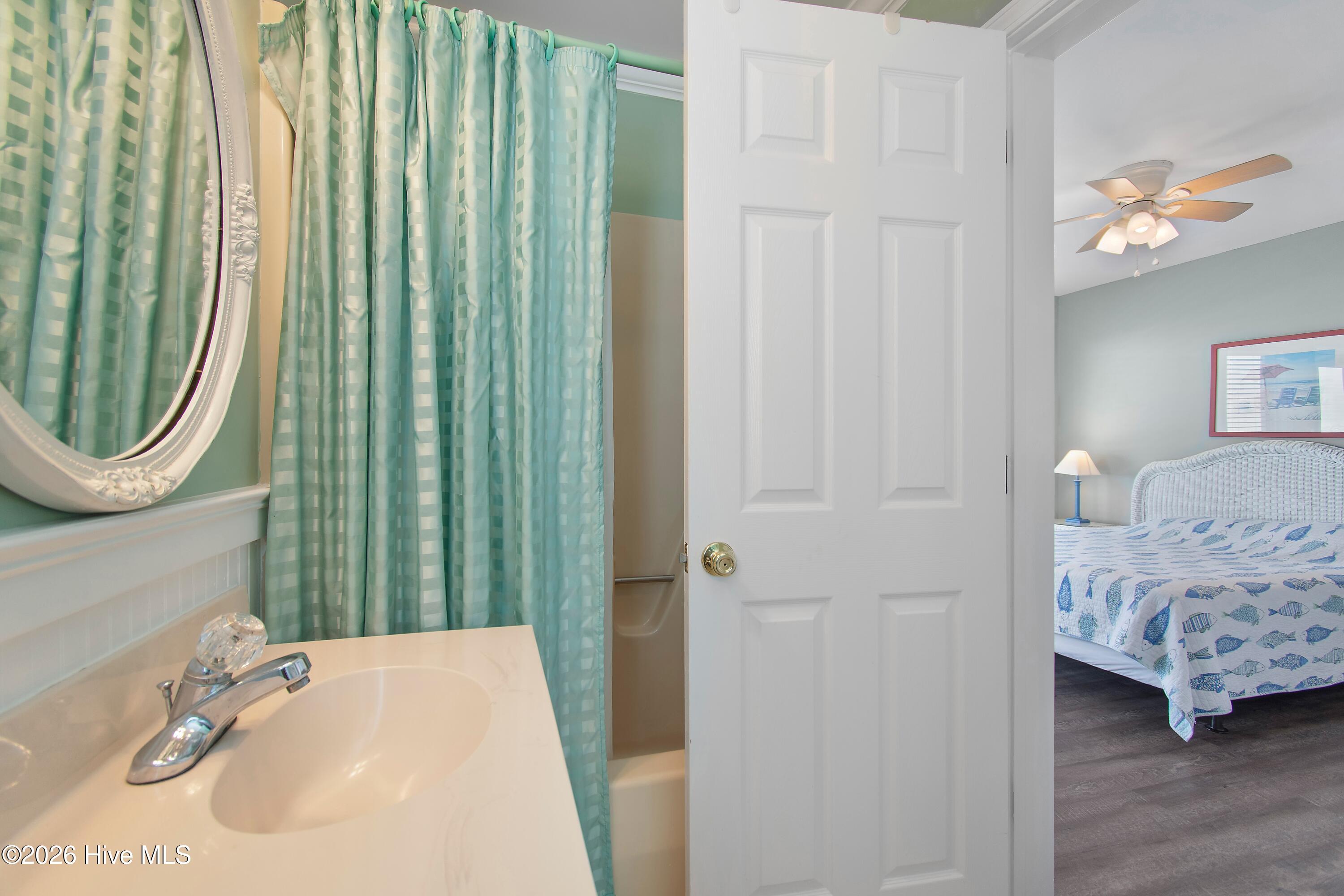 100566525 | Photo 35