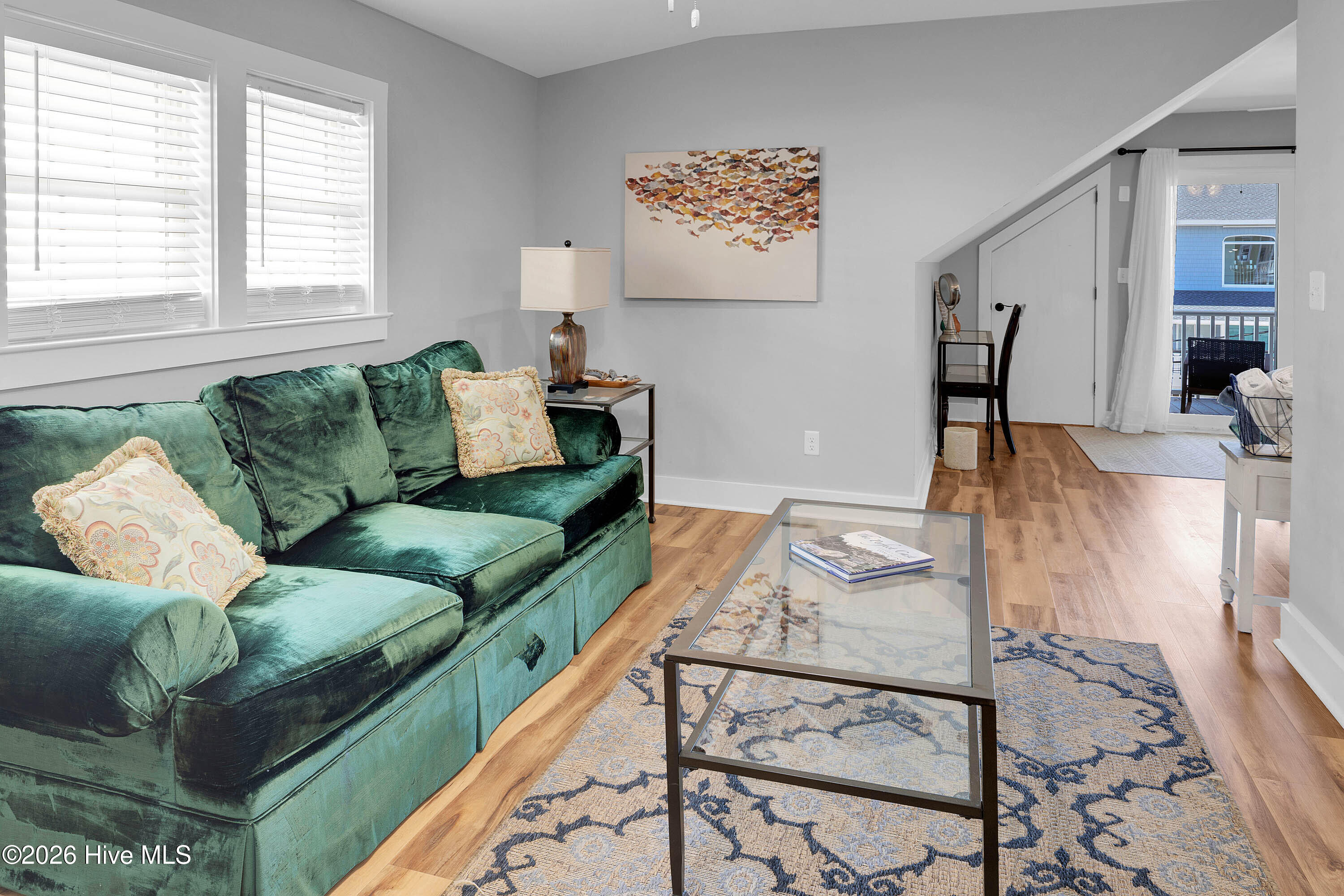 100550780 | Photo 21