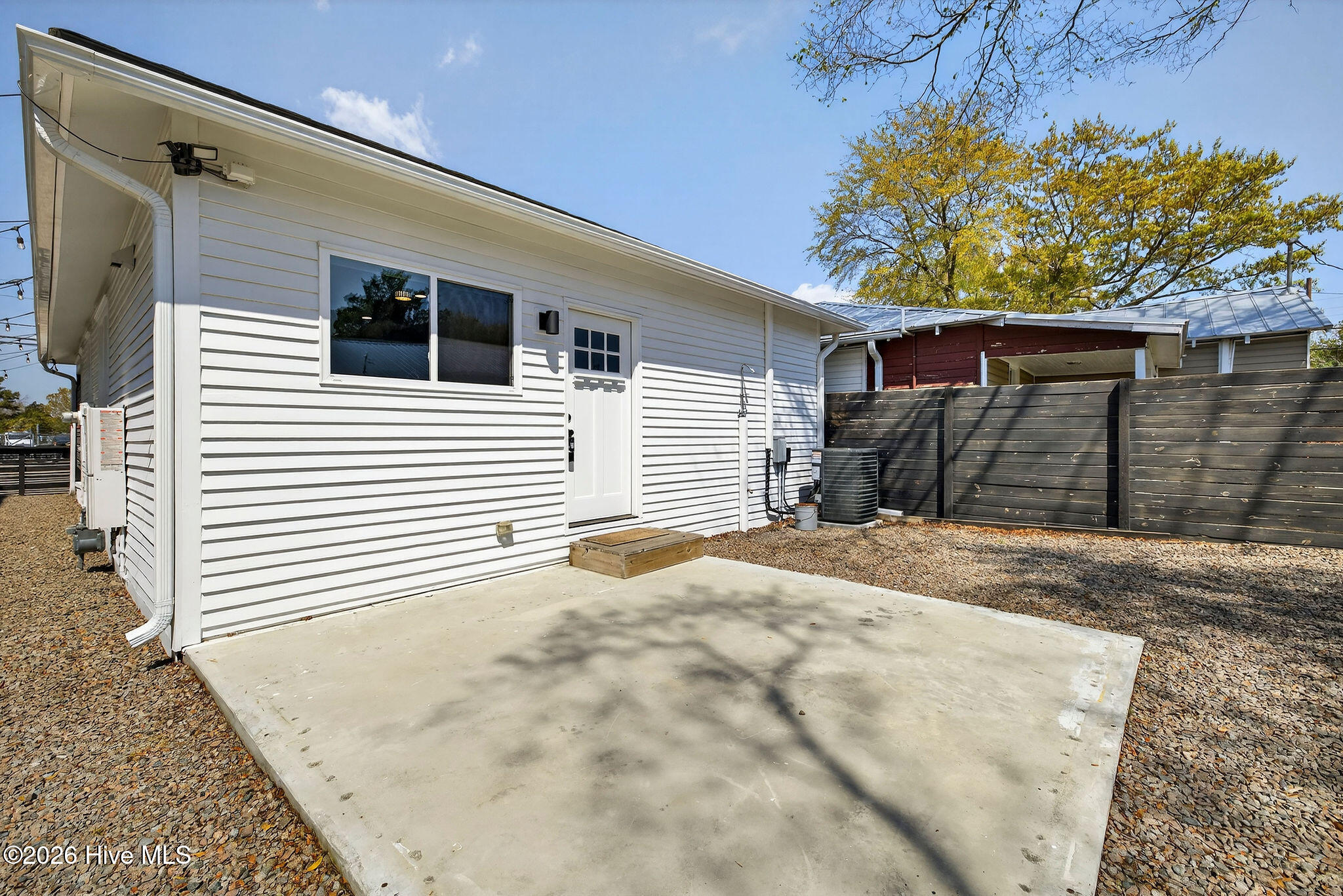 100563624 | Photo 35