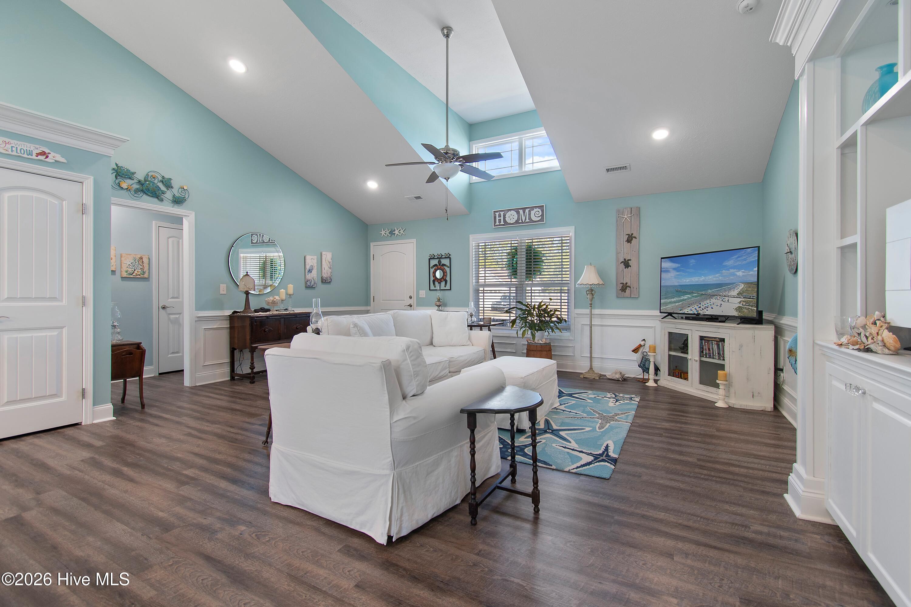 100556546 | Photo 14