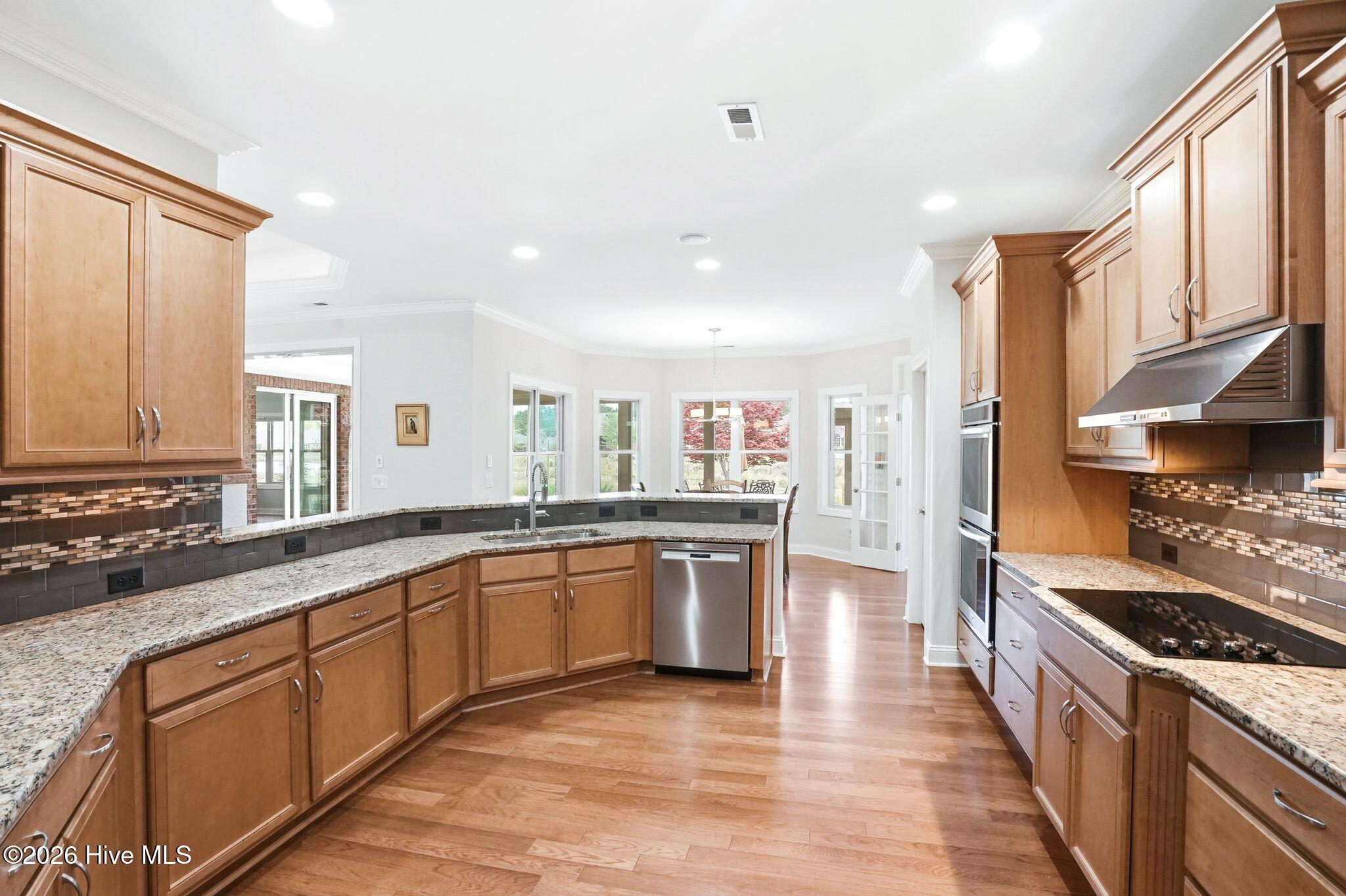 100565235 | Photo 21