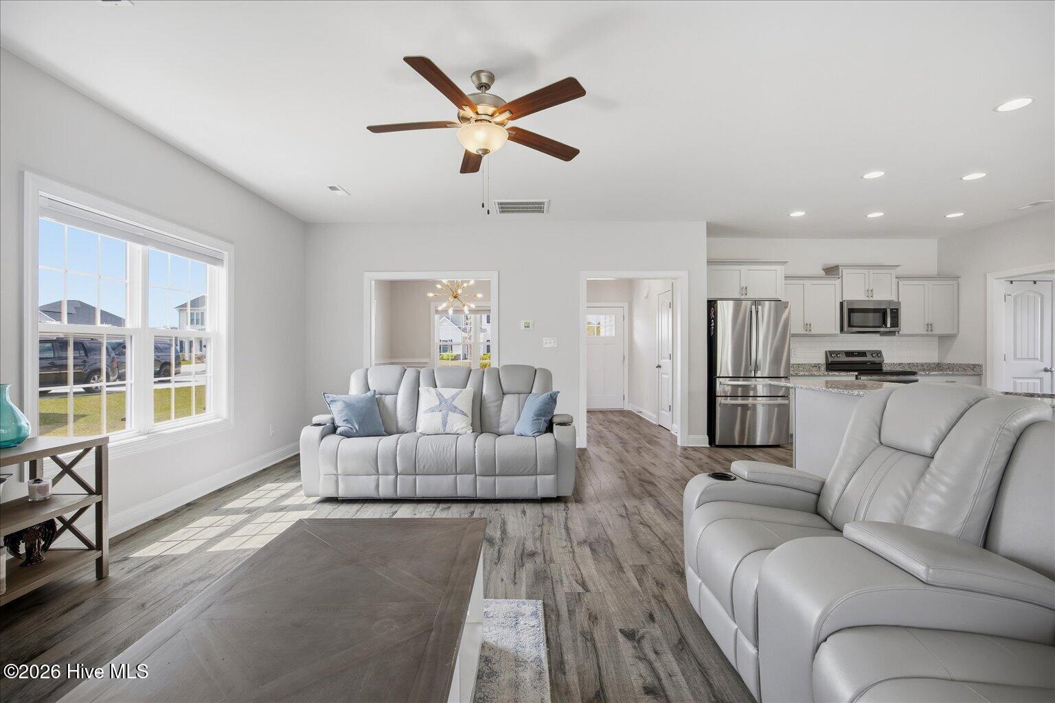 100564779 | Photo 23