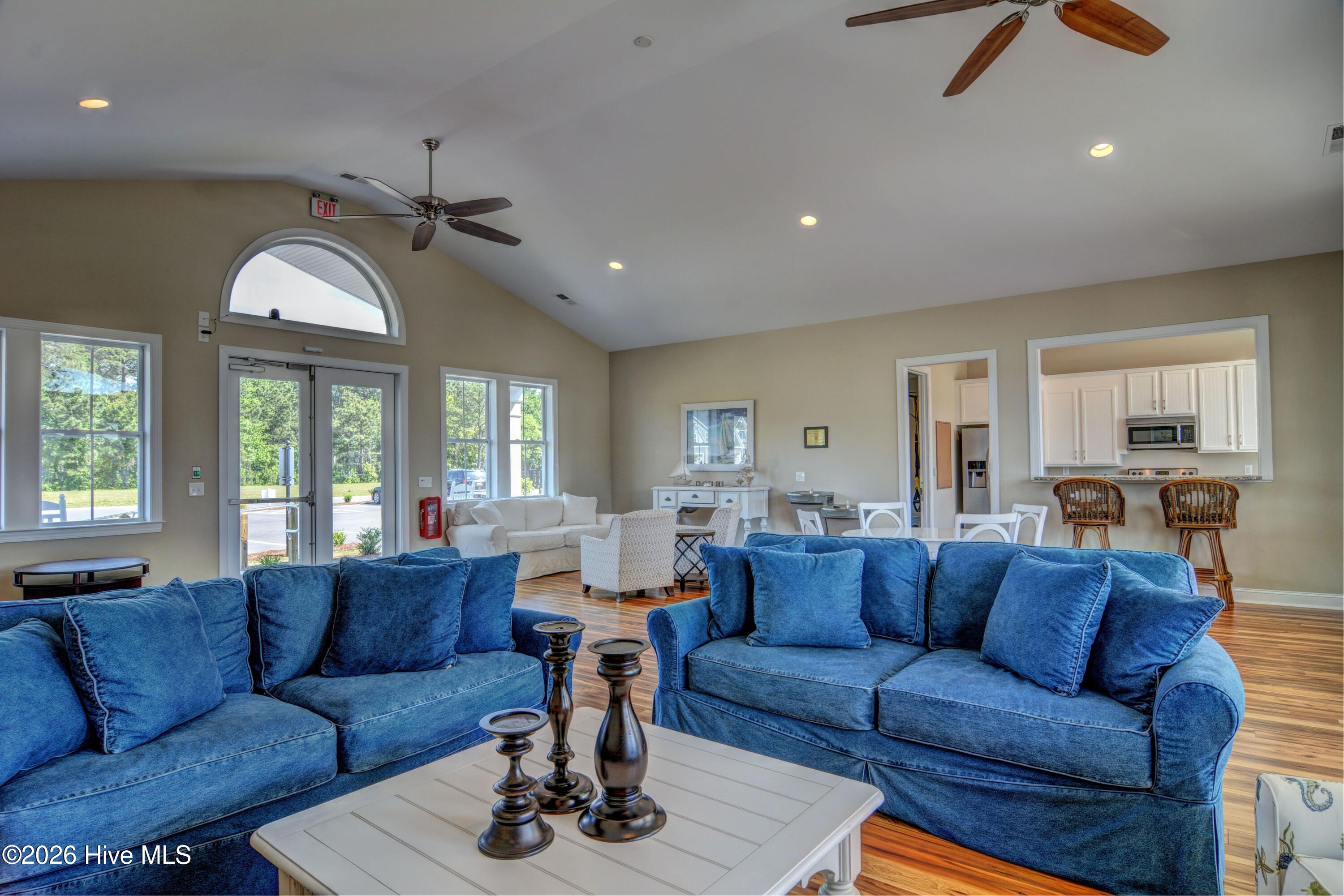 100553232 | Photo 41