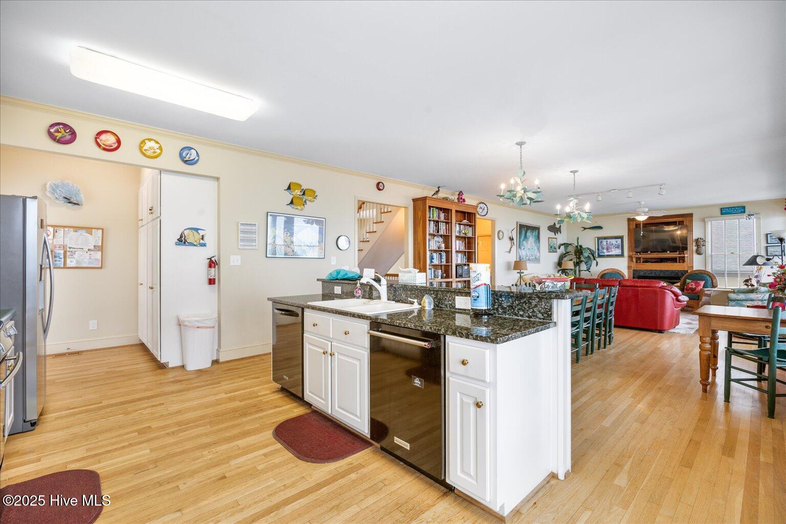 100526123 | Photo 22