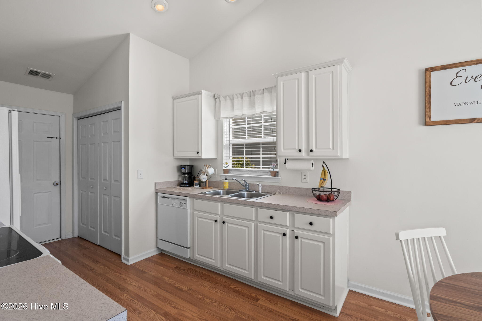 100562407 | Photo 10