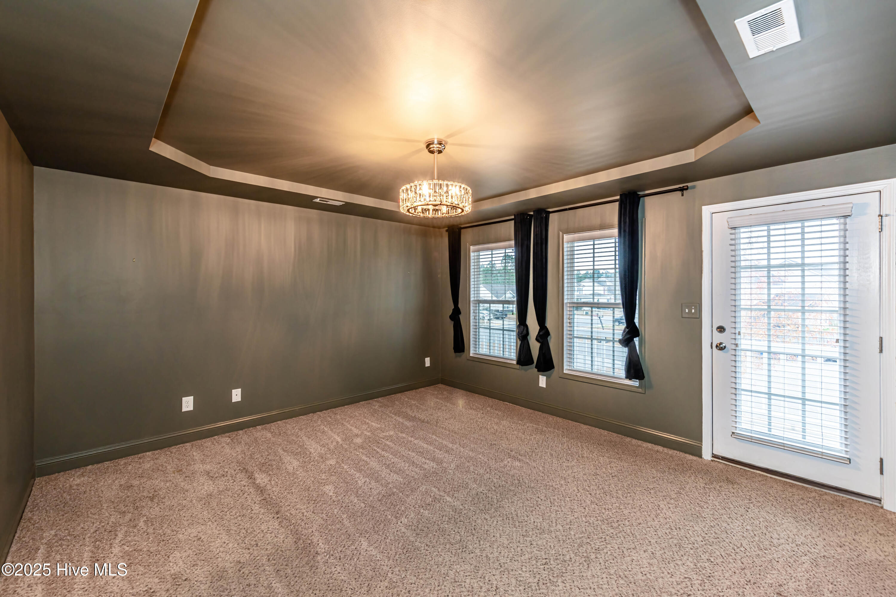 100546682 | Photo 43