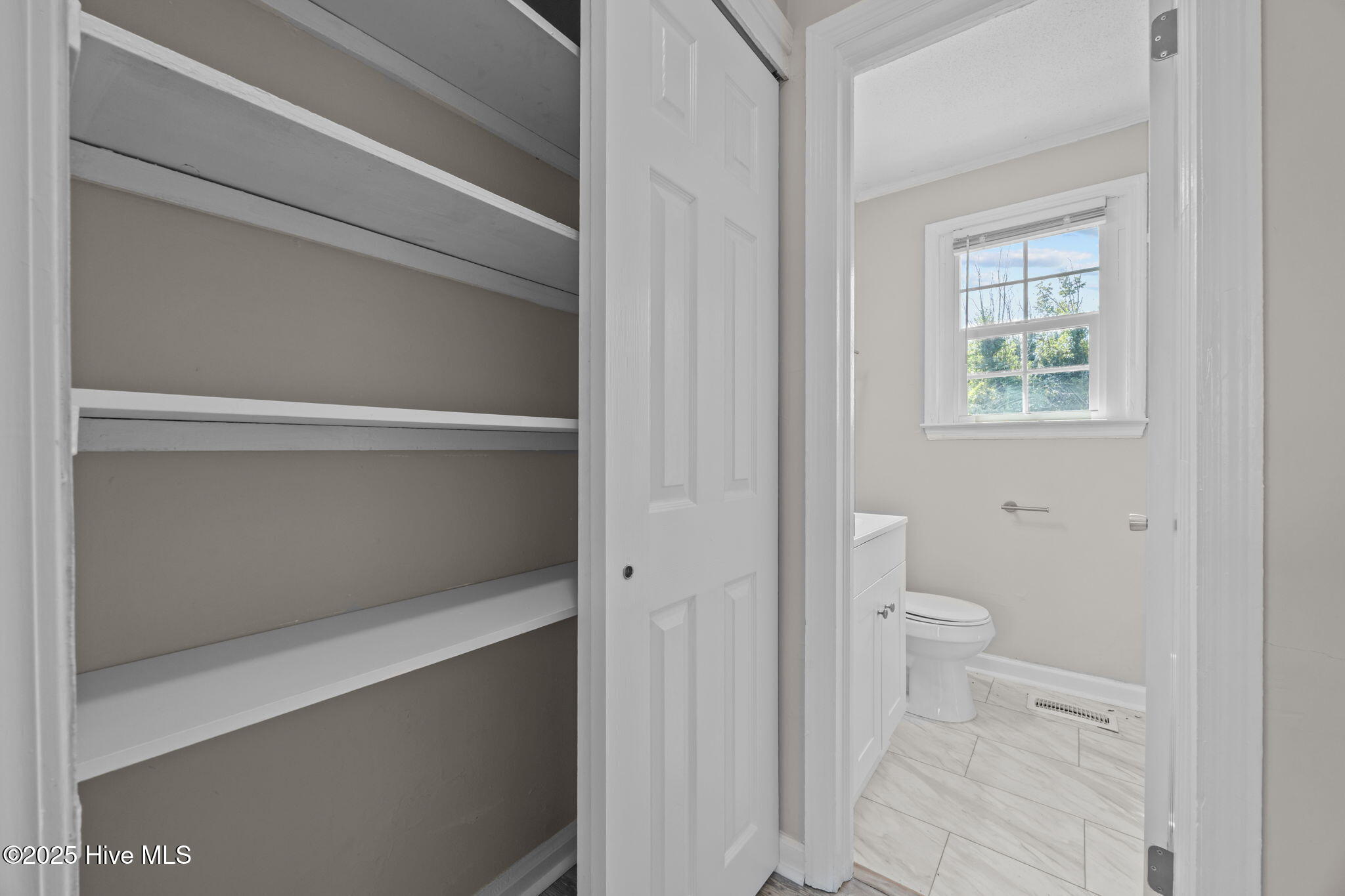 100560233 | Photo 13