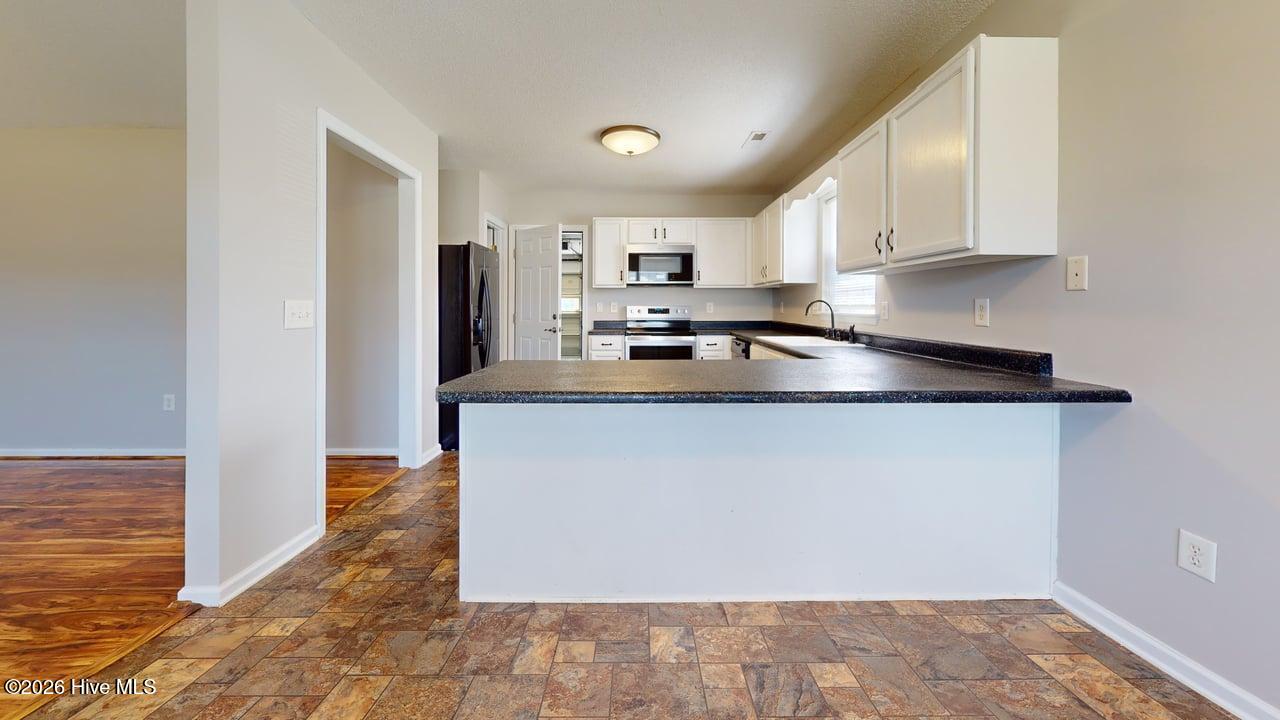 100564739 | Photo 14