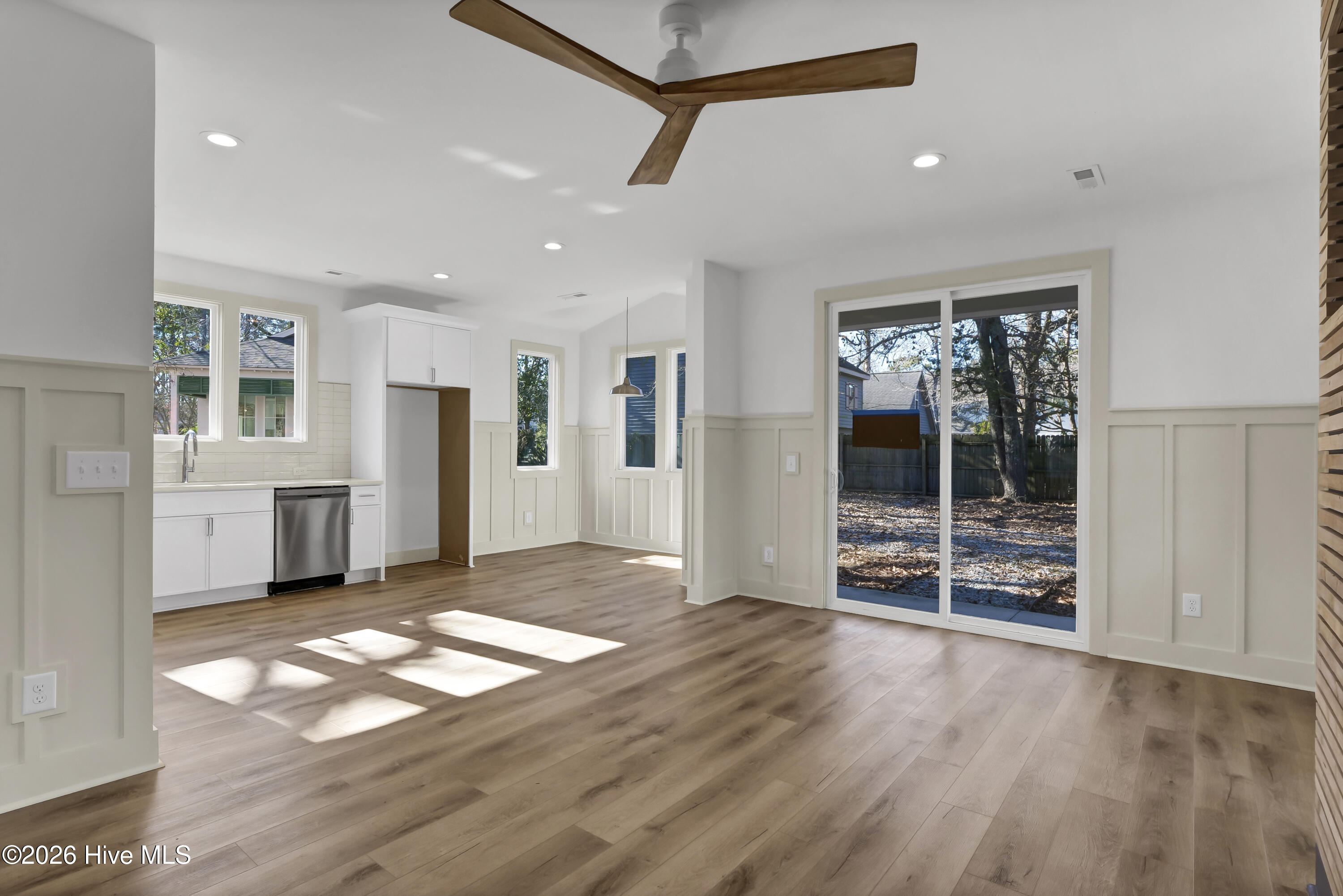 100567308 | Photo 12