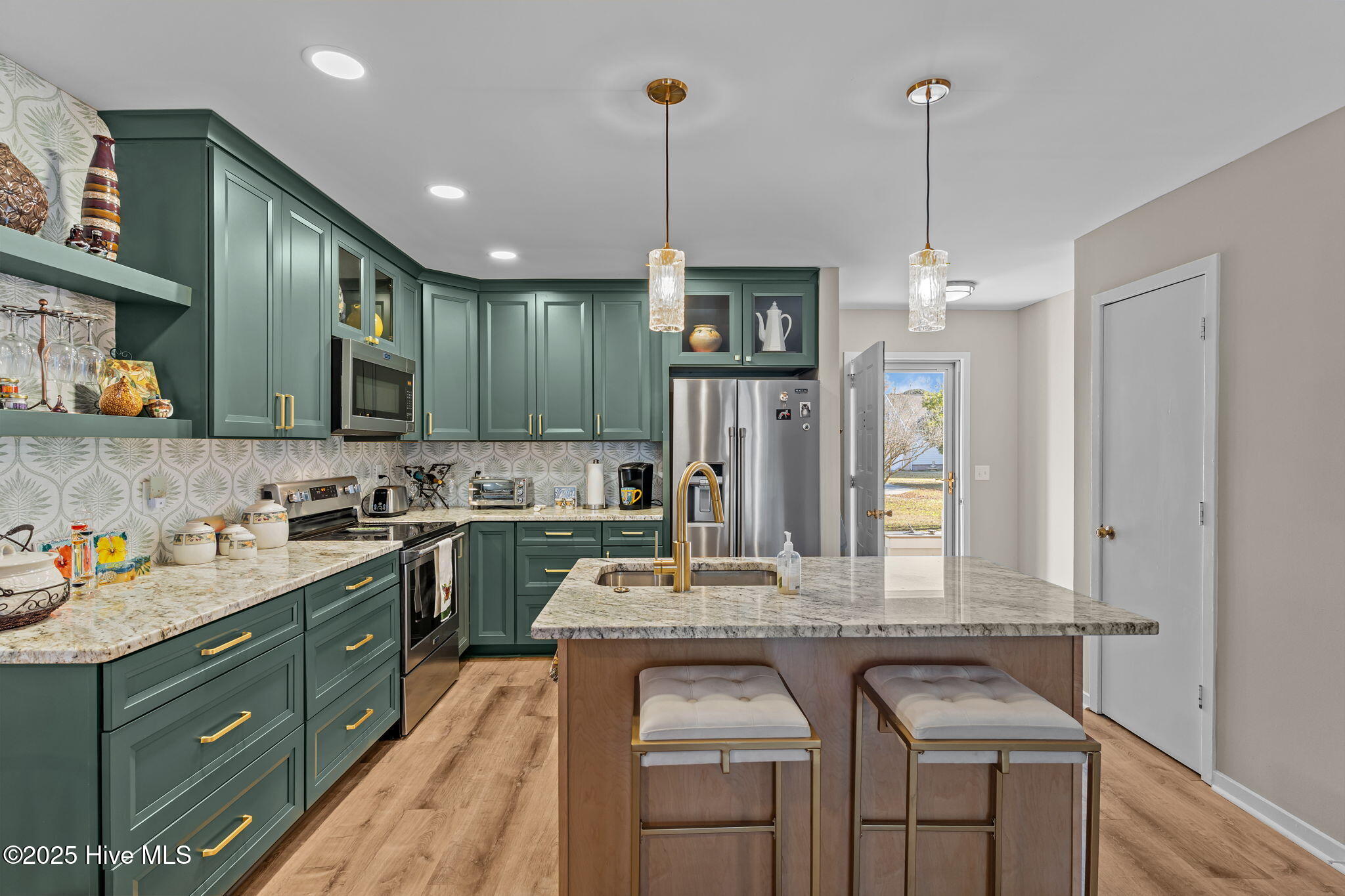 100545533 | Photo 13