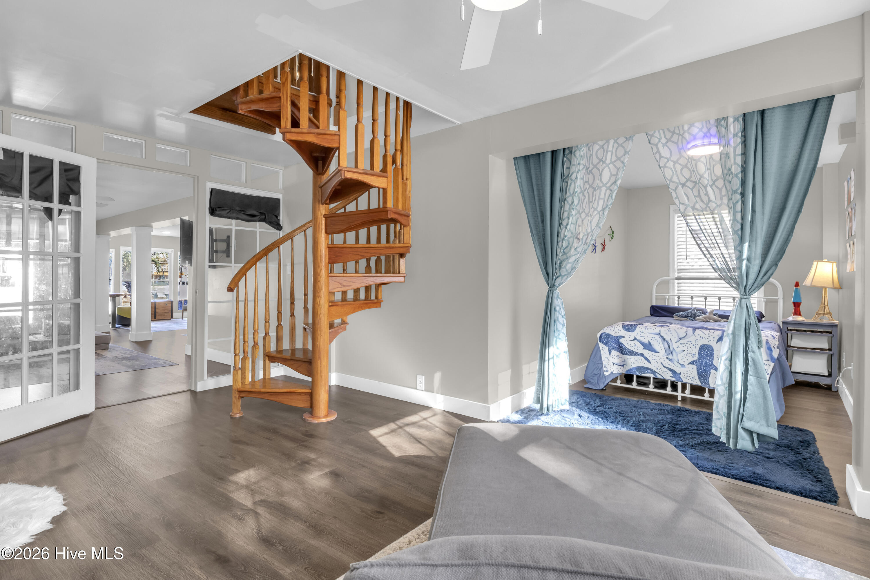 100561178 | Photo 17