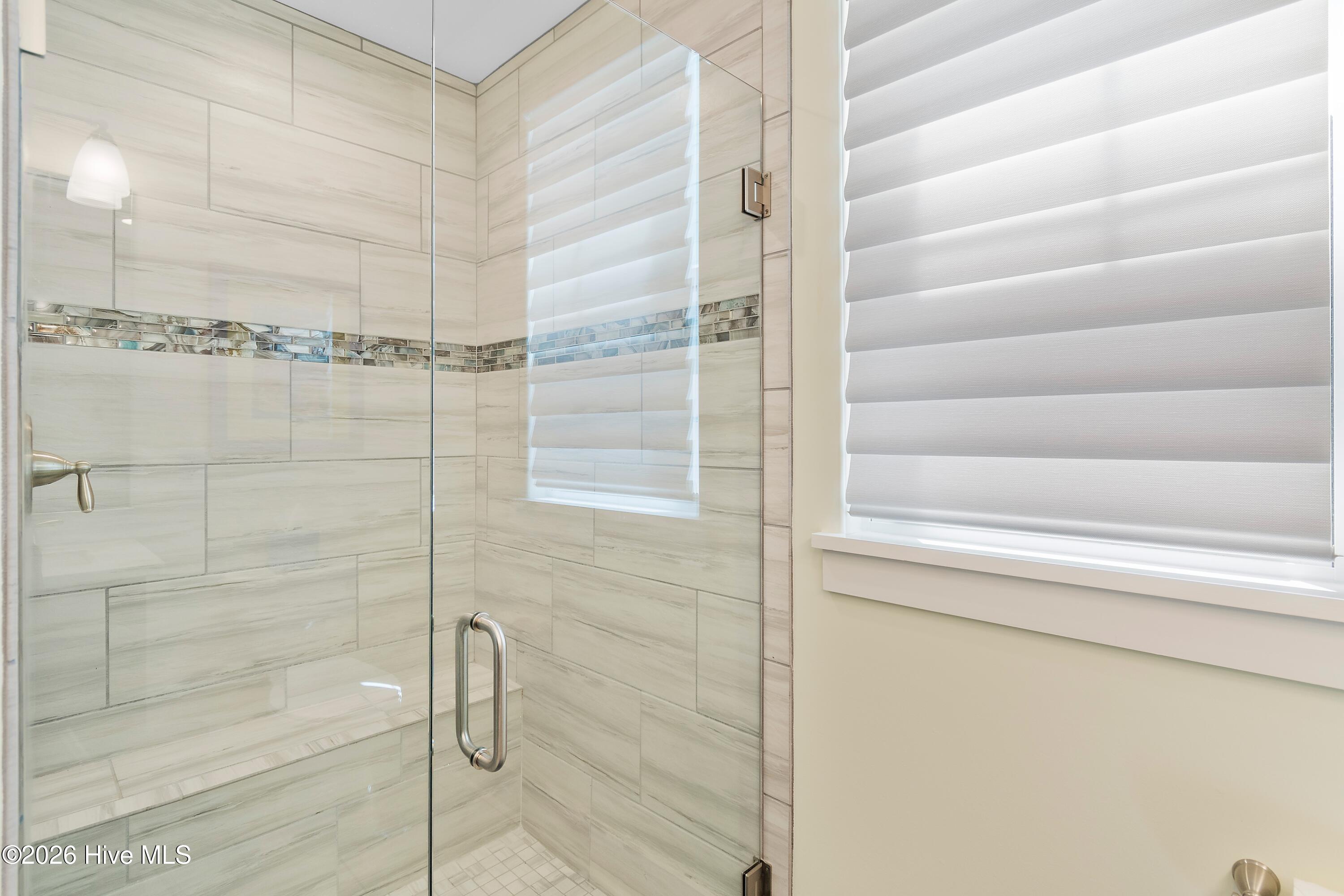 100561295 | Photo 21