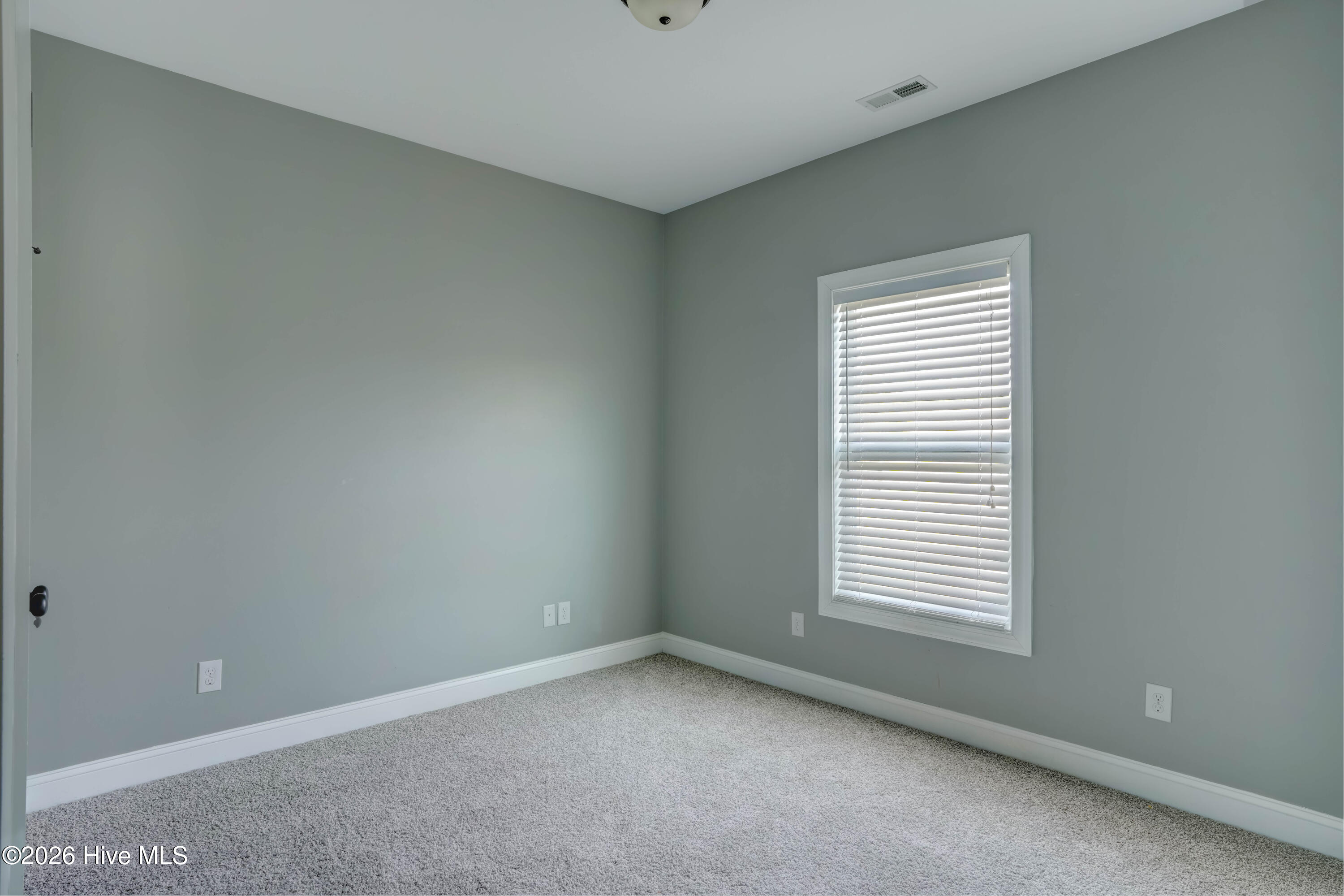 100561600 | Photo 18