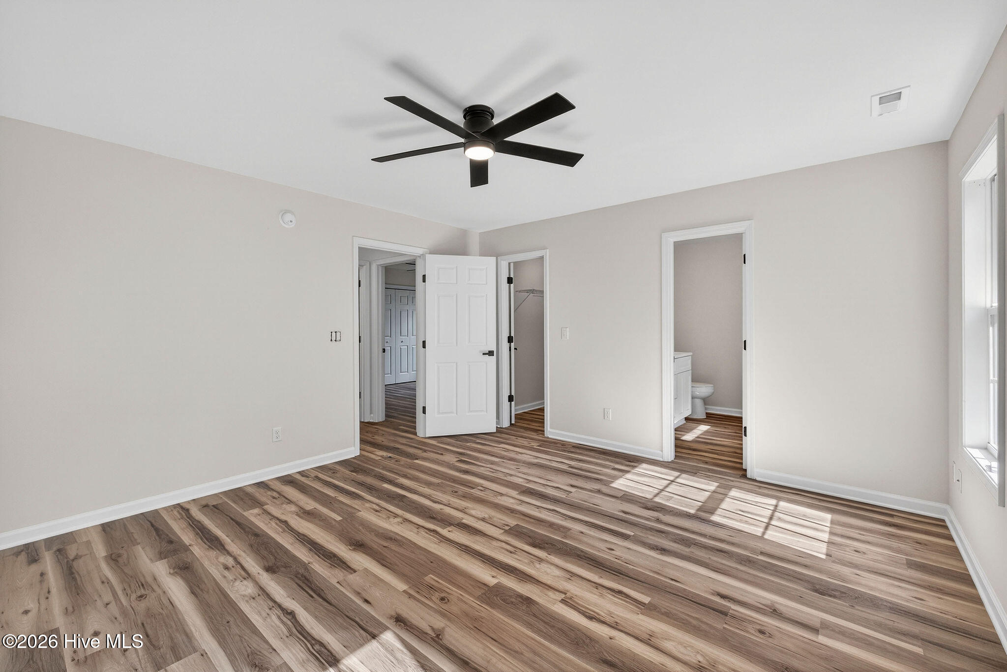 100562659 | Photo 18