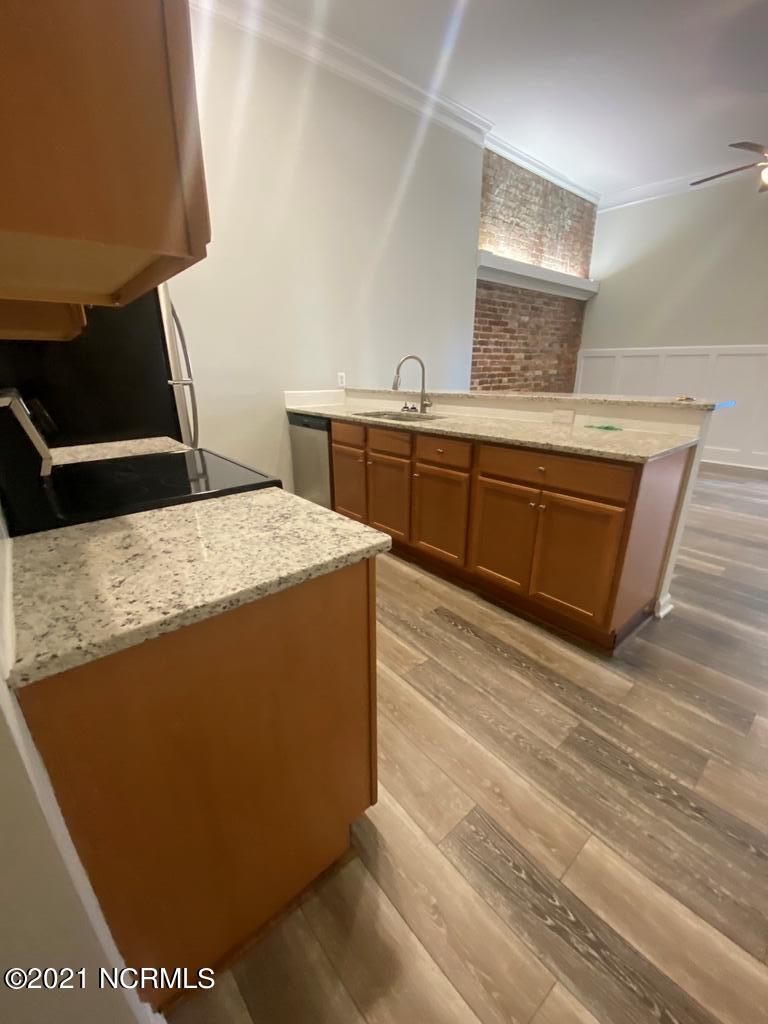 100566983 | Photo 10