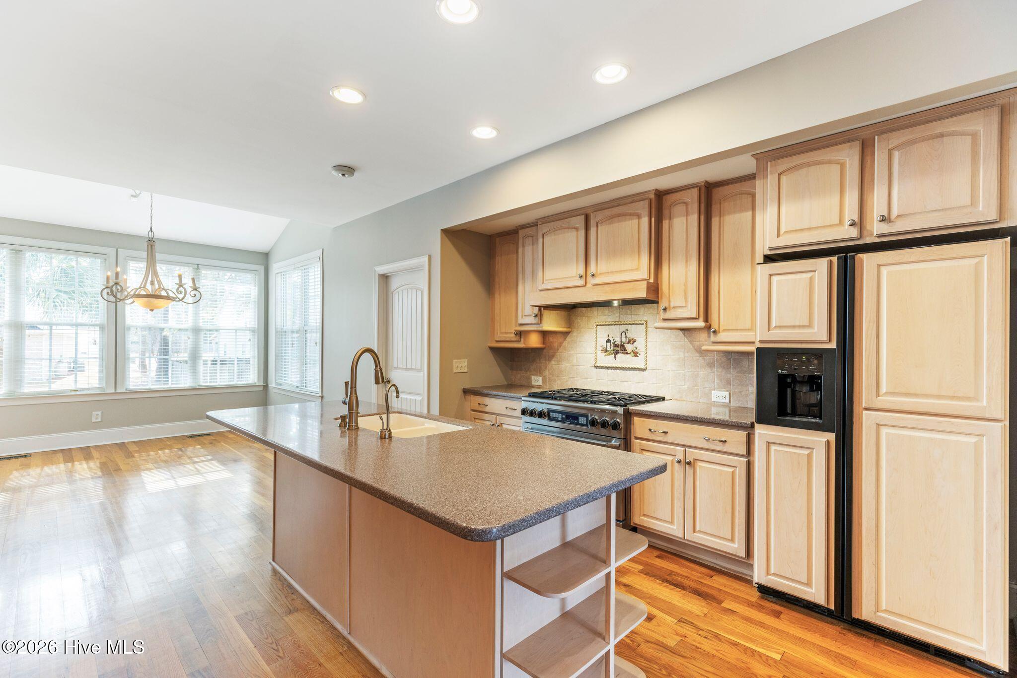 100553307 | Photo 21