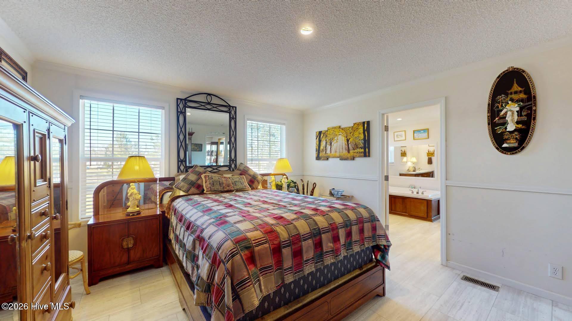 100567177 | Photo 23