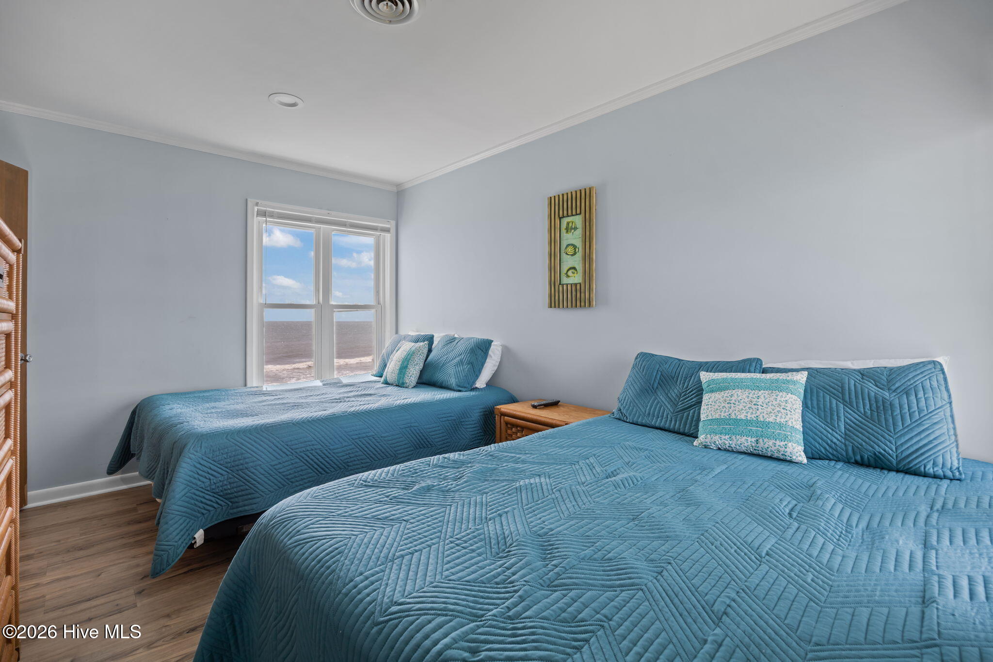 100565925 | Photo 46