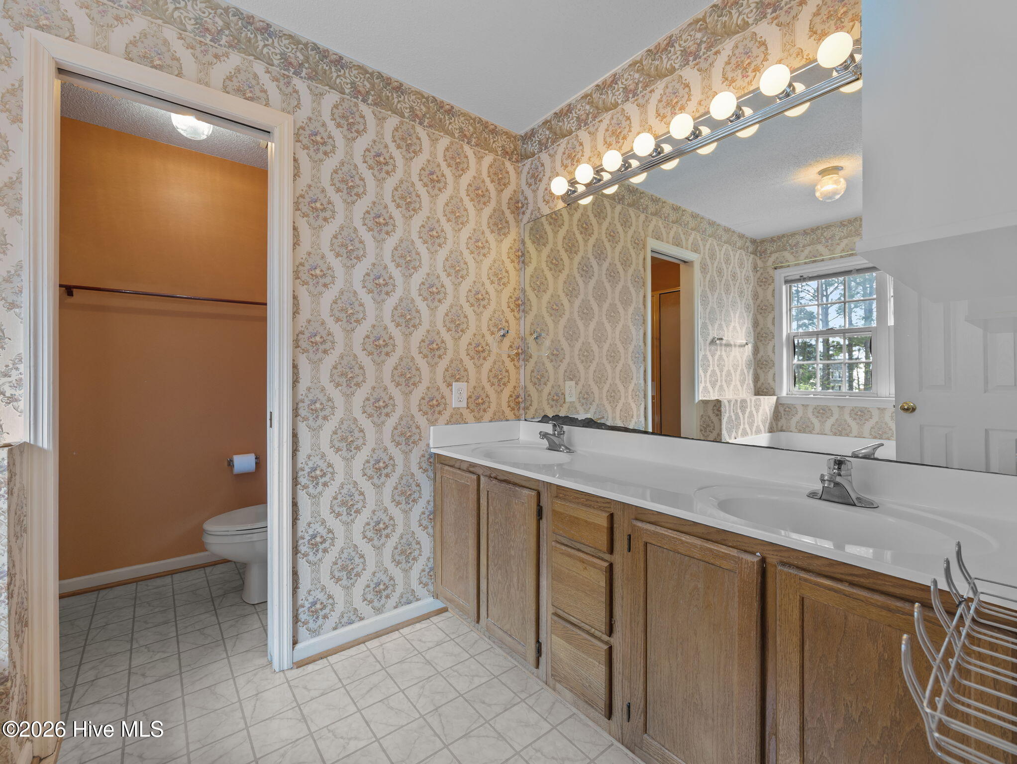 100565135 | Photo 30