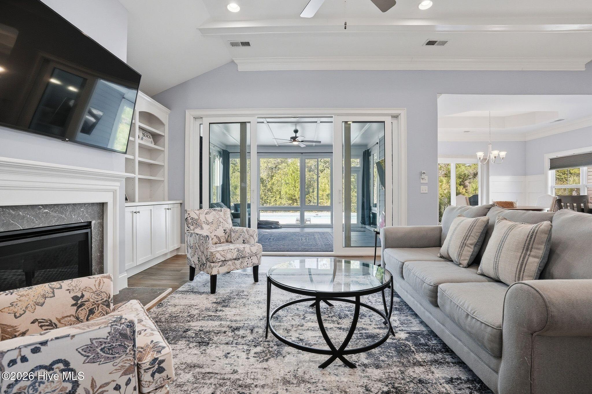 100556850 | Photo 10