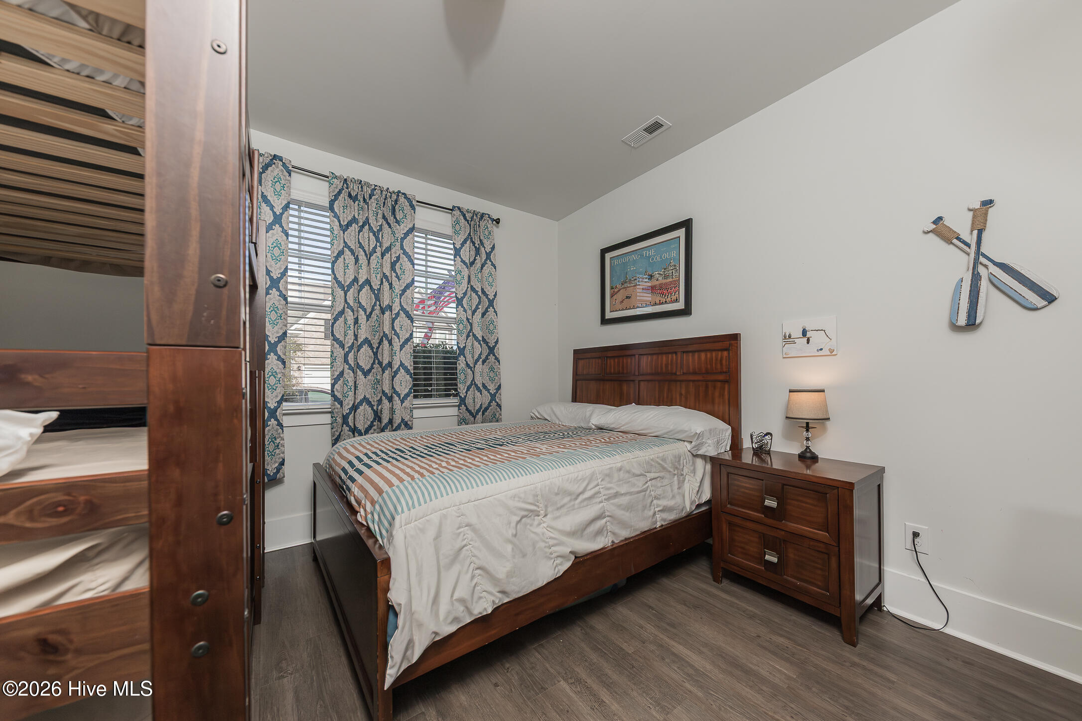 100555263 | Photo 30