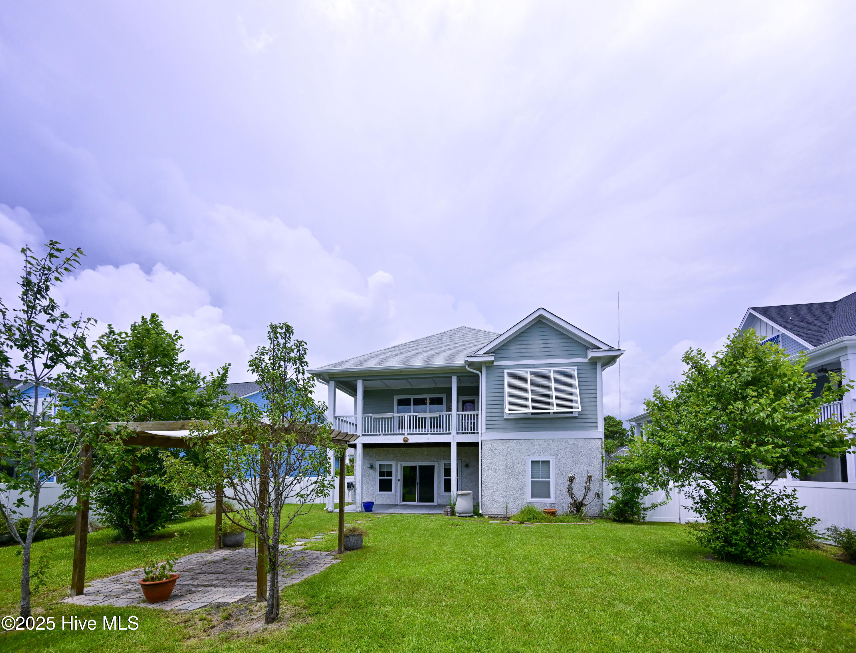 100523770 | Photo 56