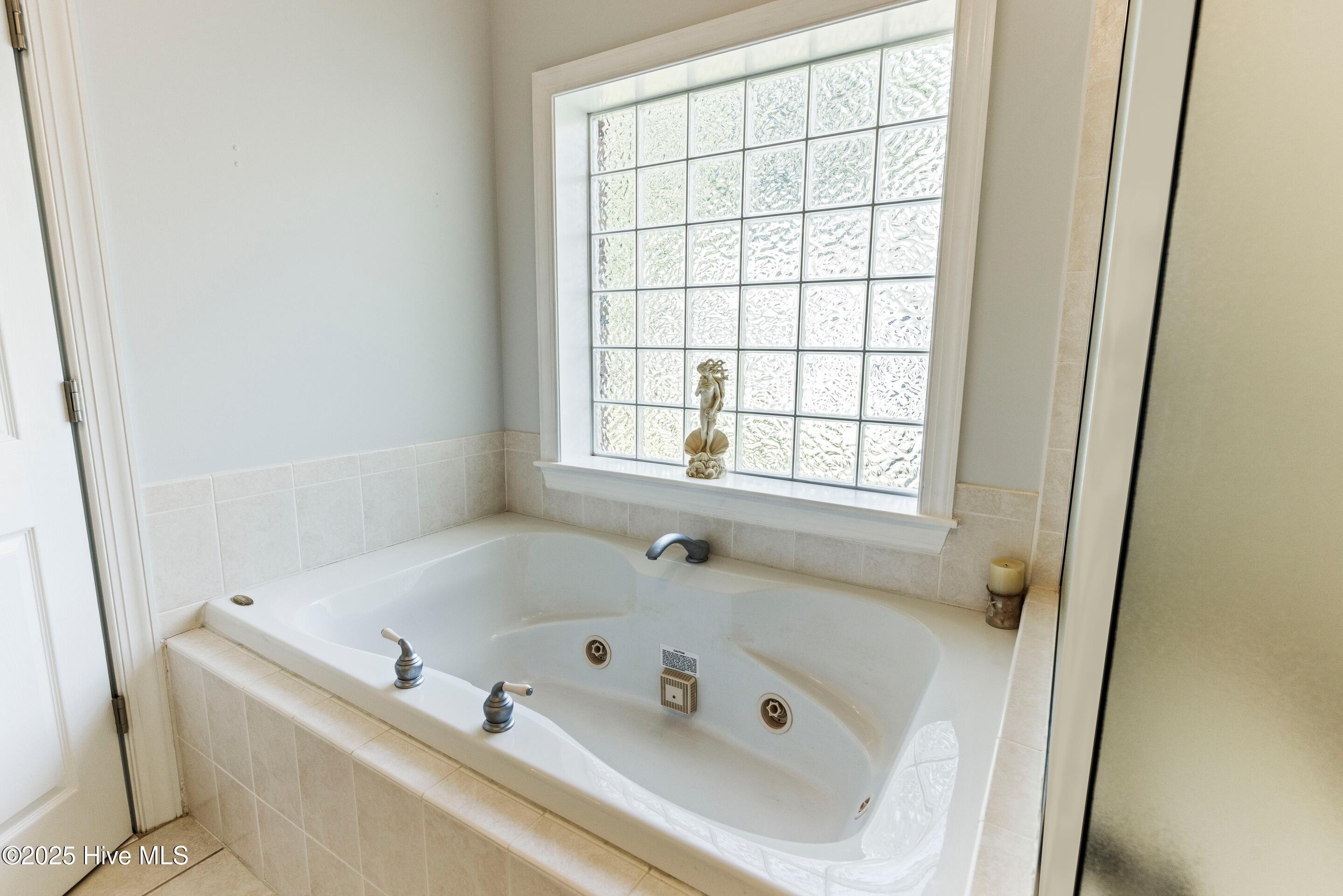 100536475 | Photo 21