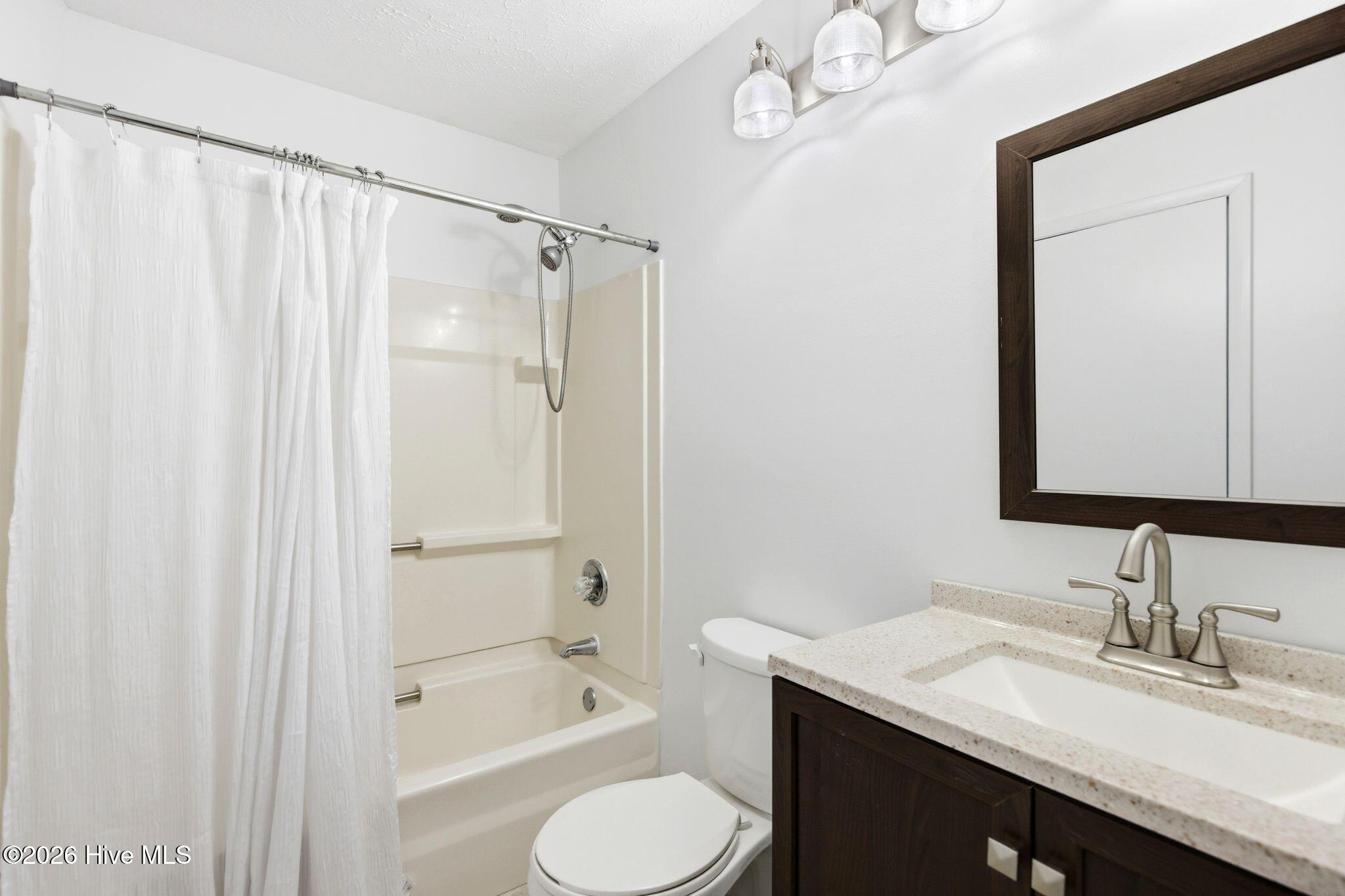 100568885 | Photo 31