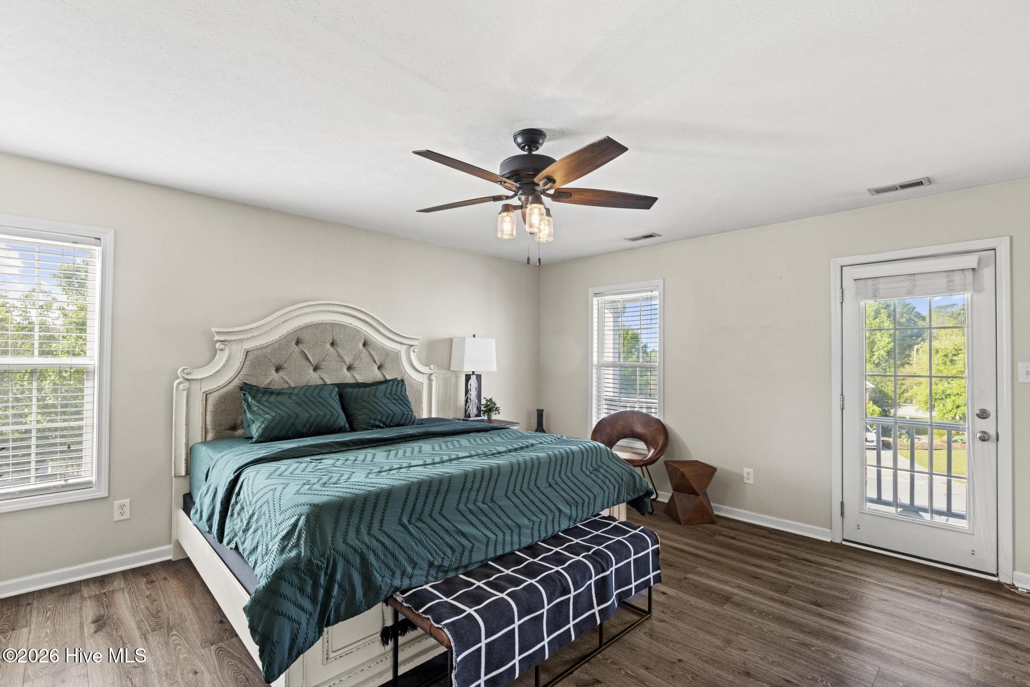 100567348 | Photo 13