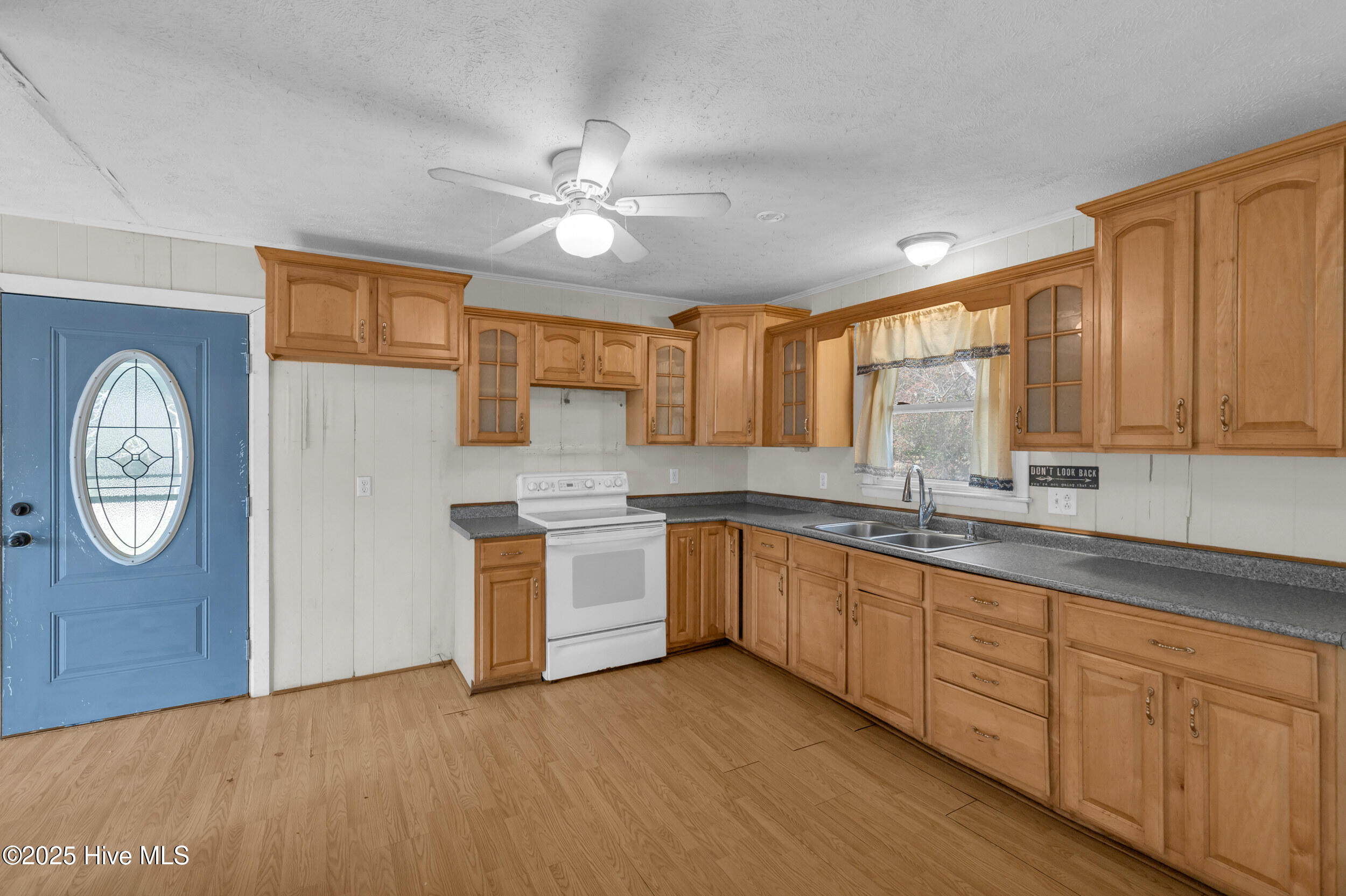 100543256 | Photo 16