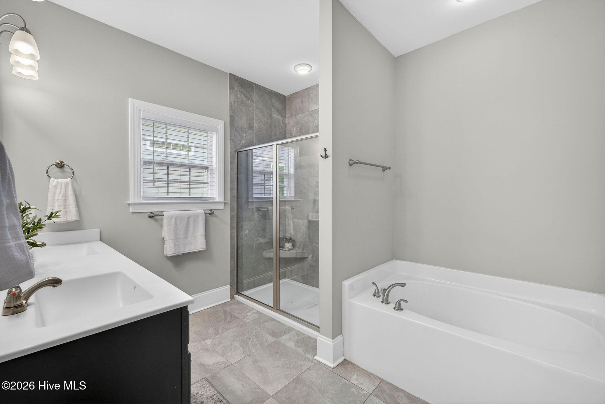 100567052 | Photo 26