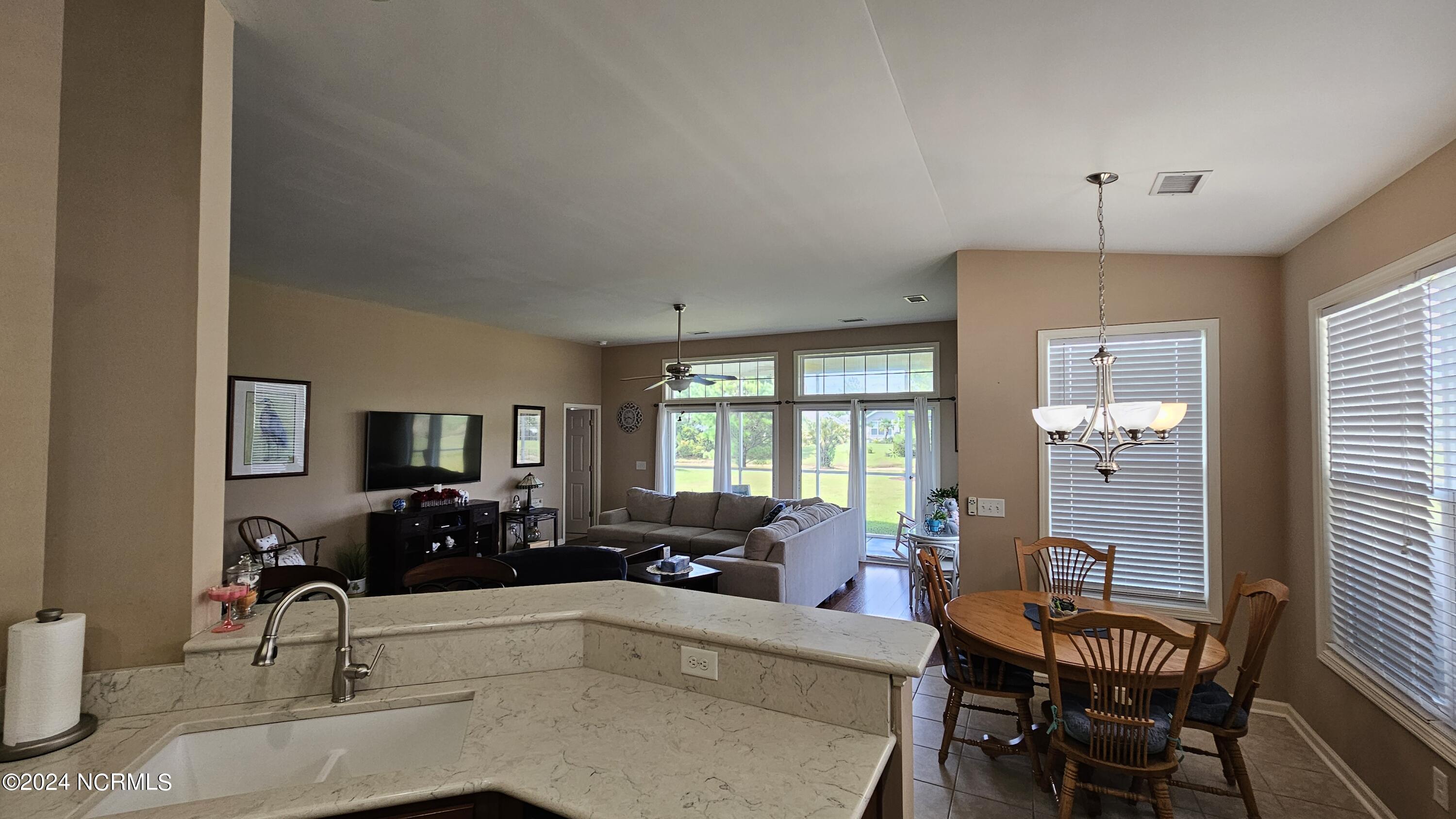 100565741 | Photo 21