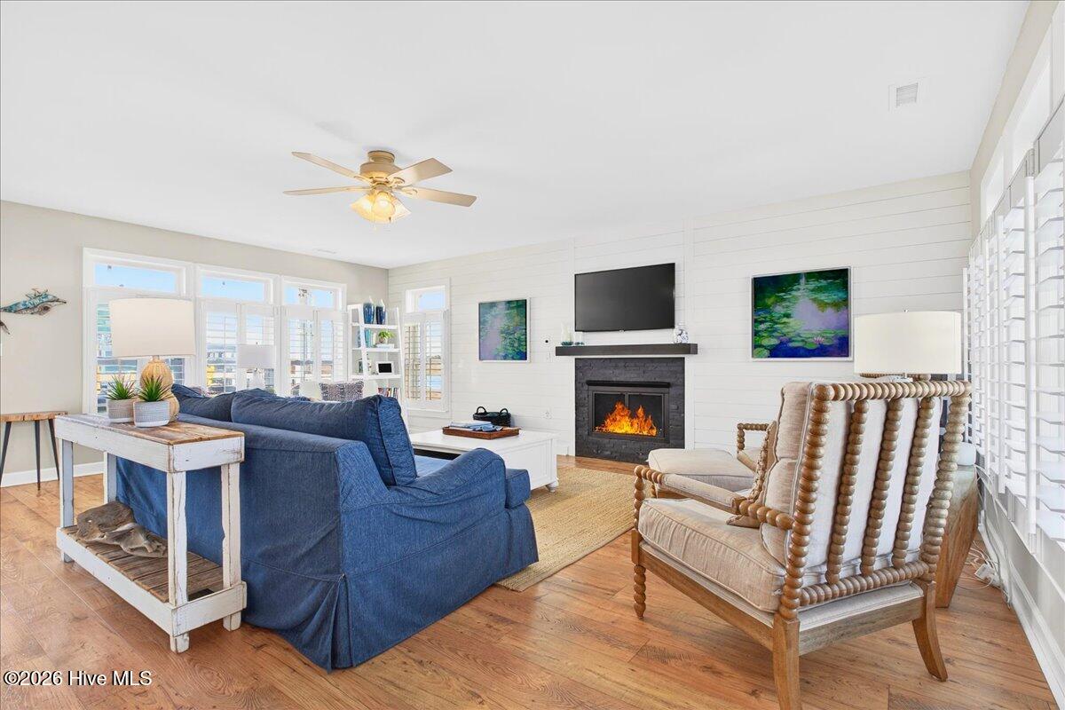 100549636 | Photo 10