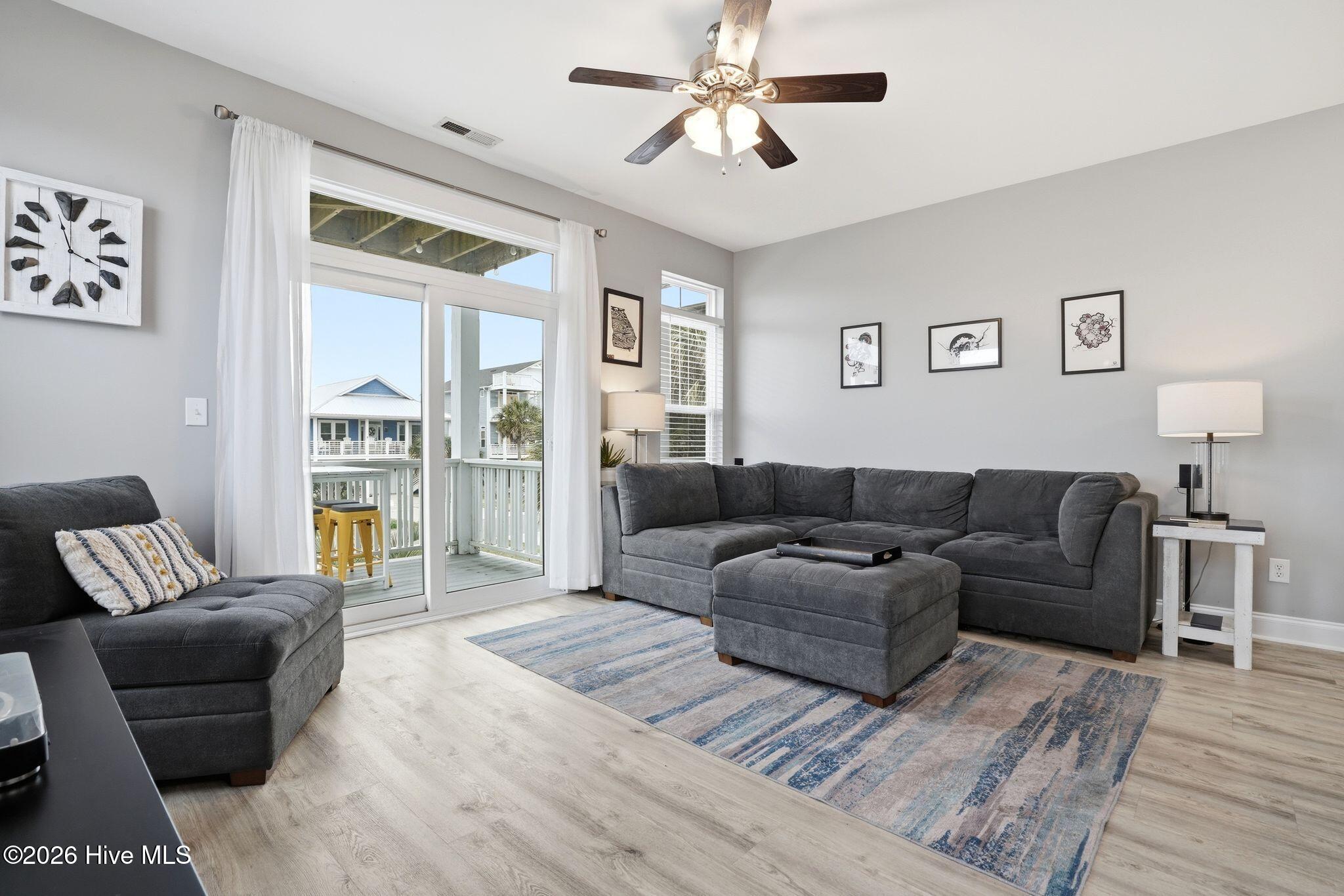 100558229 | Photo 13