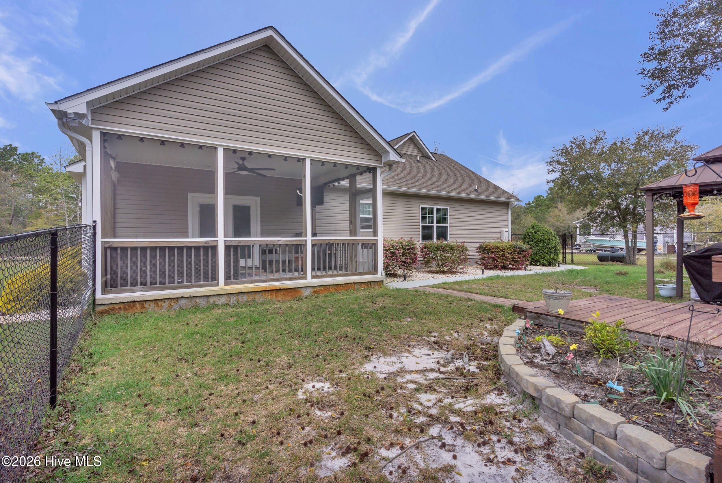 100553033 | Photo 35