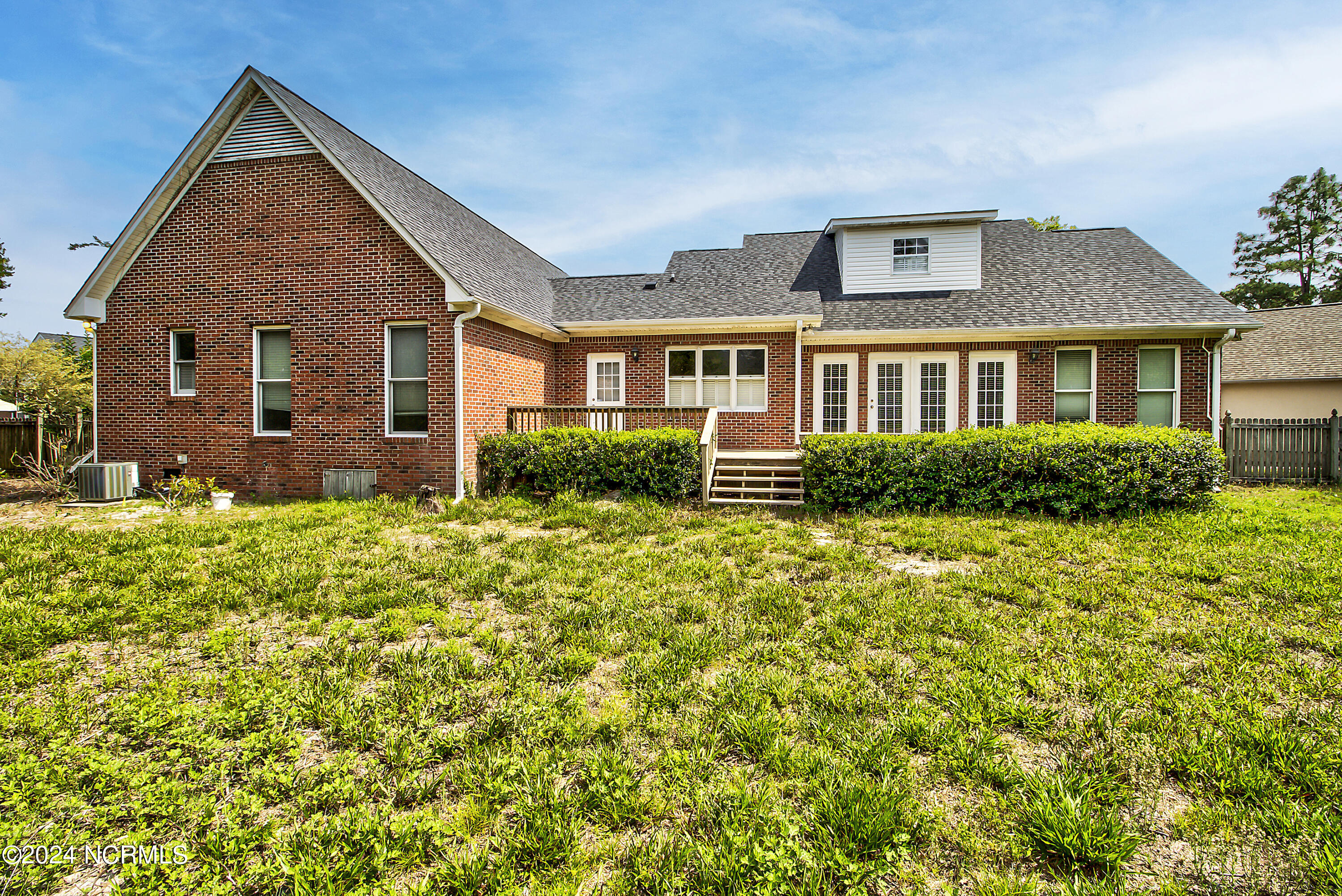 100560204 | Photo 37