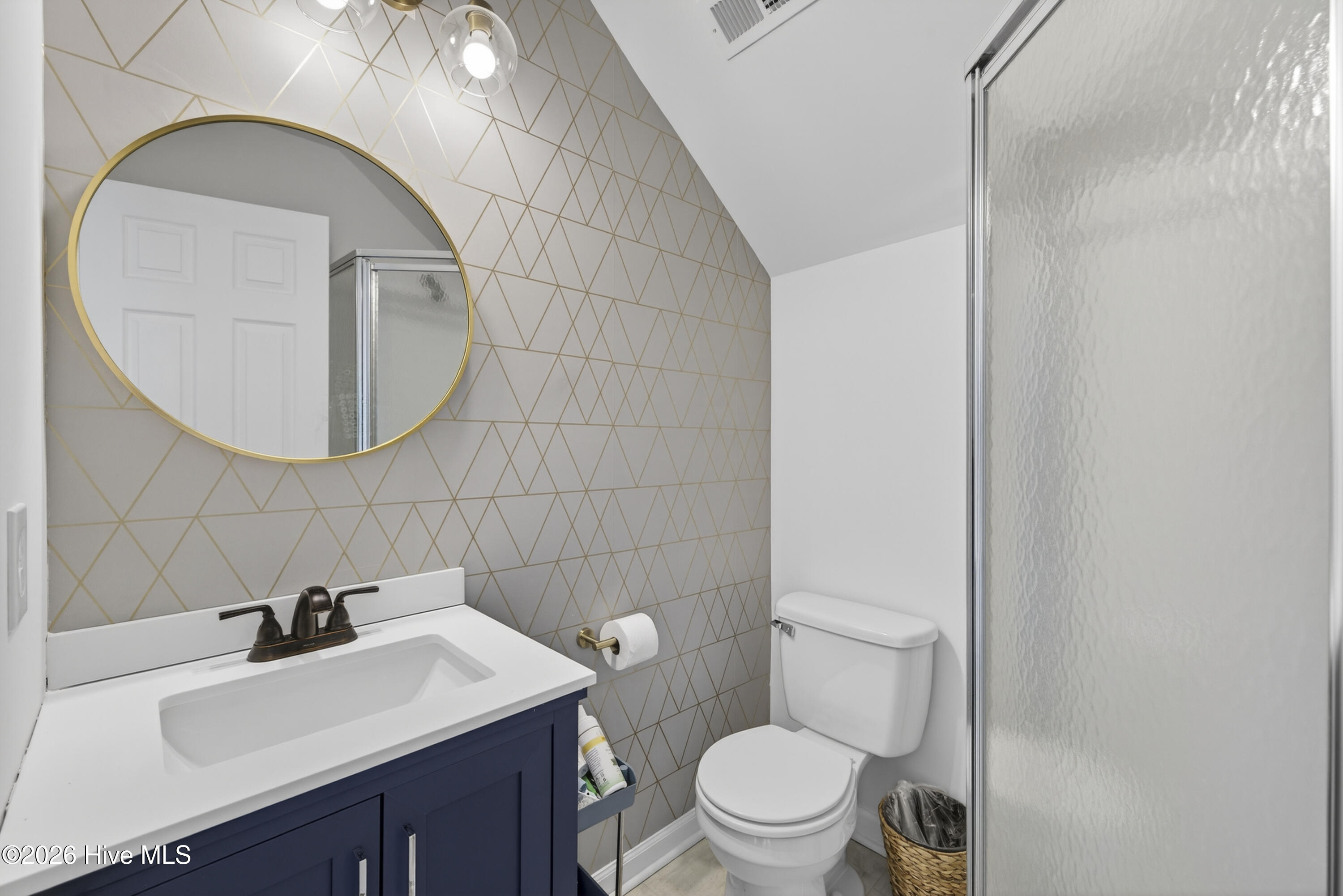 100562699 | Photo 28