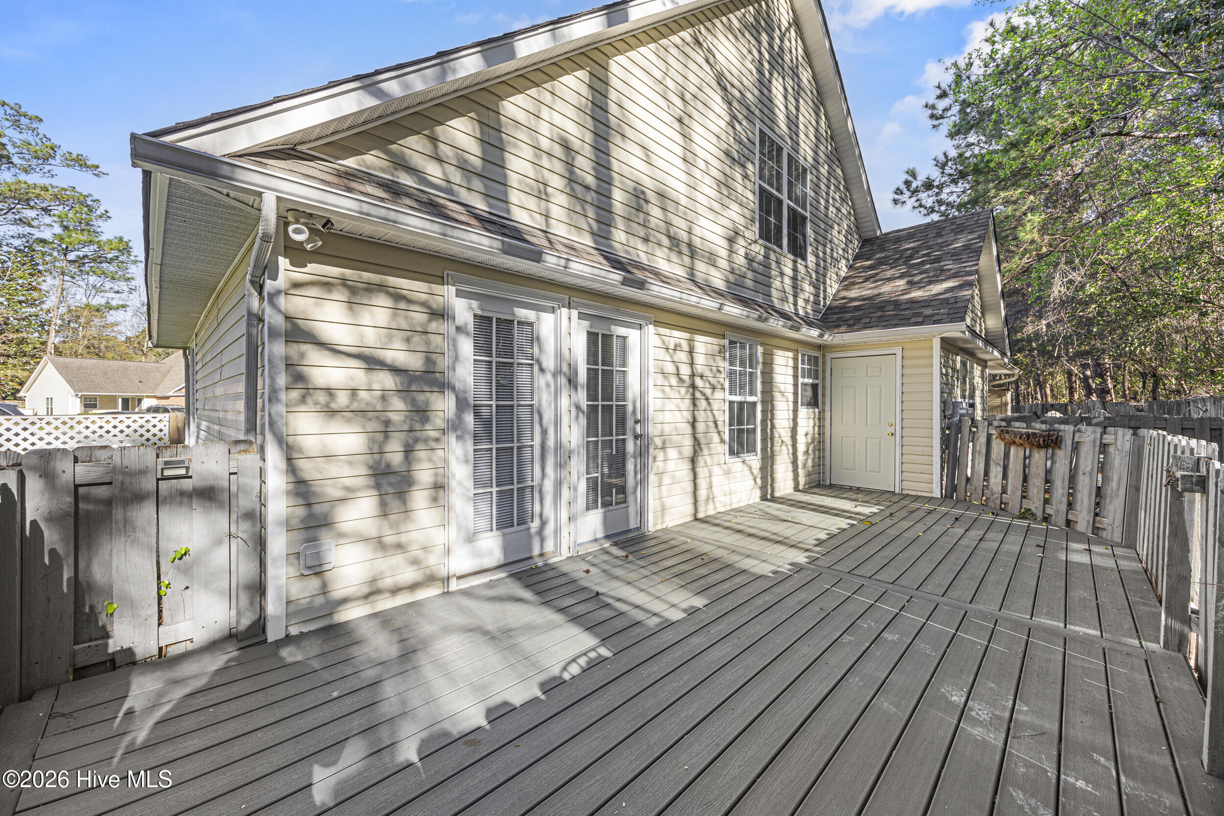 100561010 | Photo 32