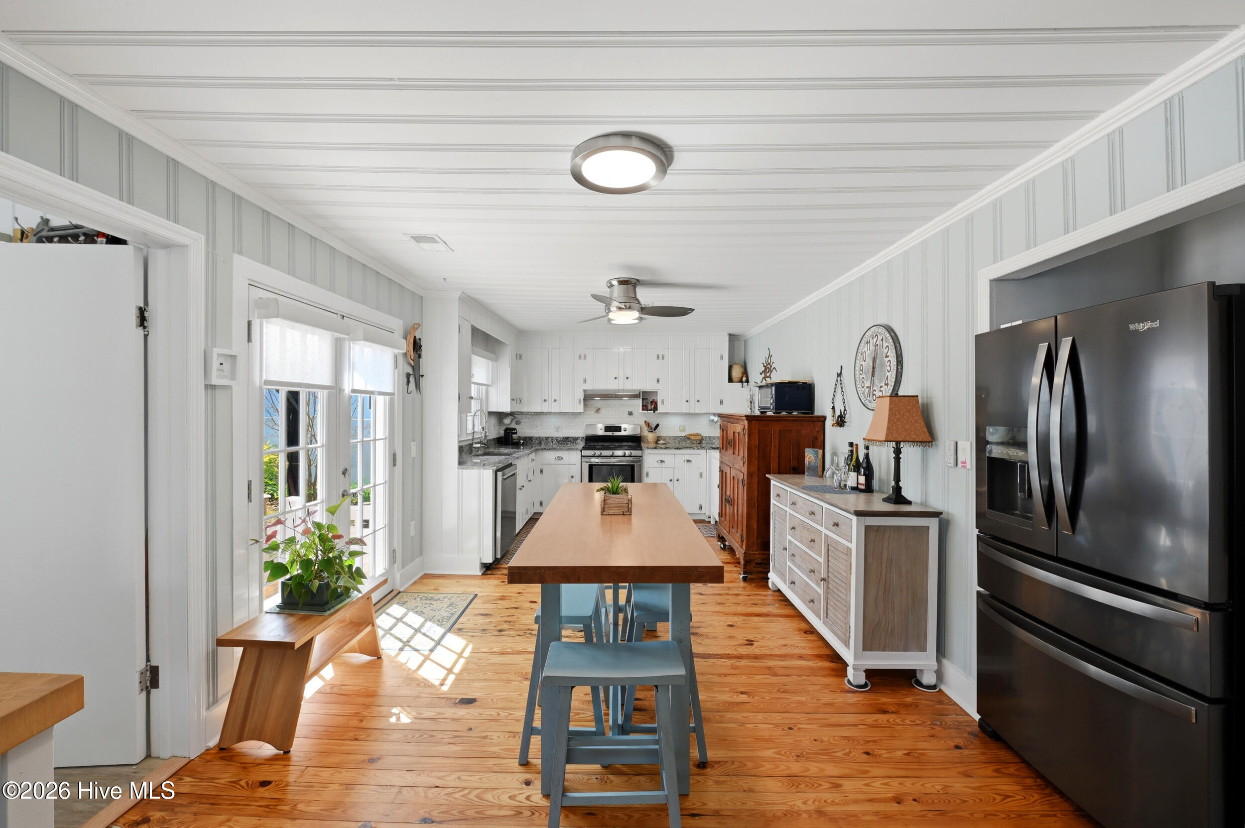 100570502 | Photo 12