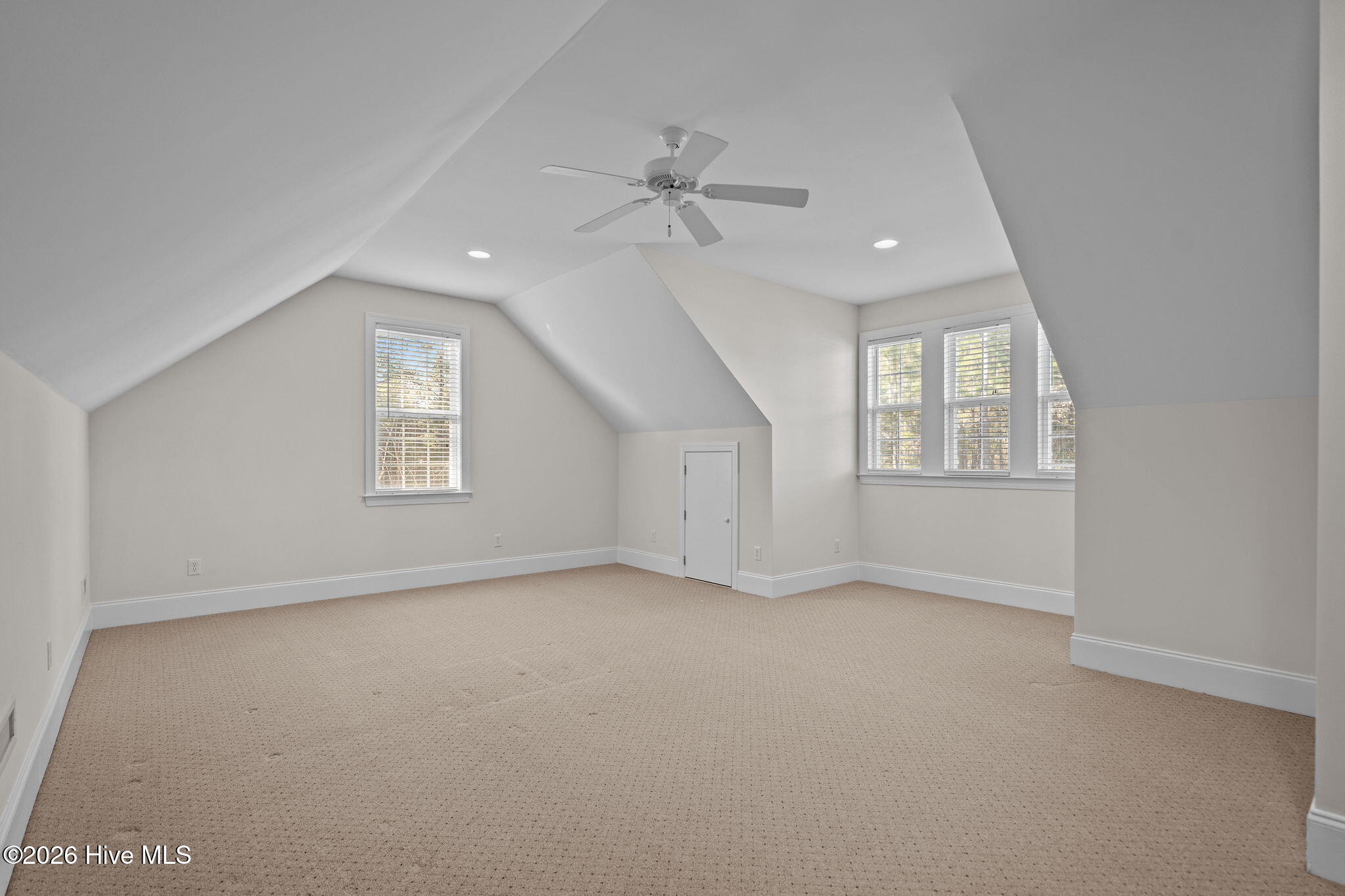 100552731 | Photo 53