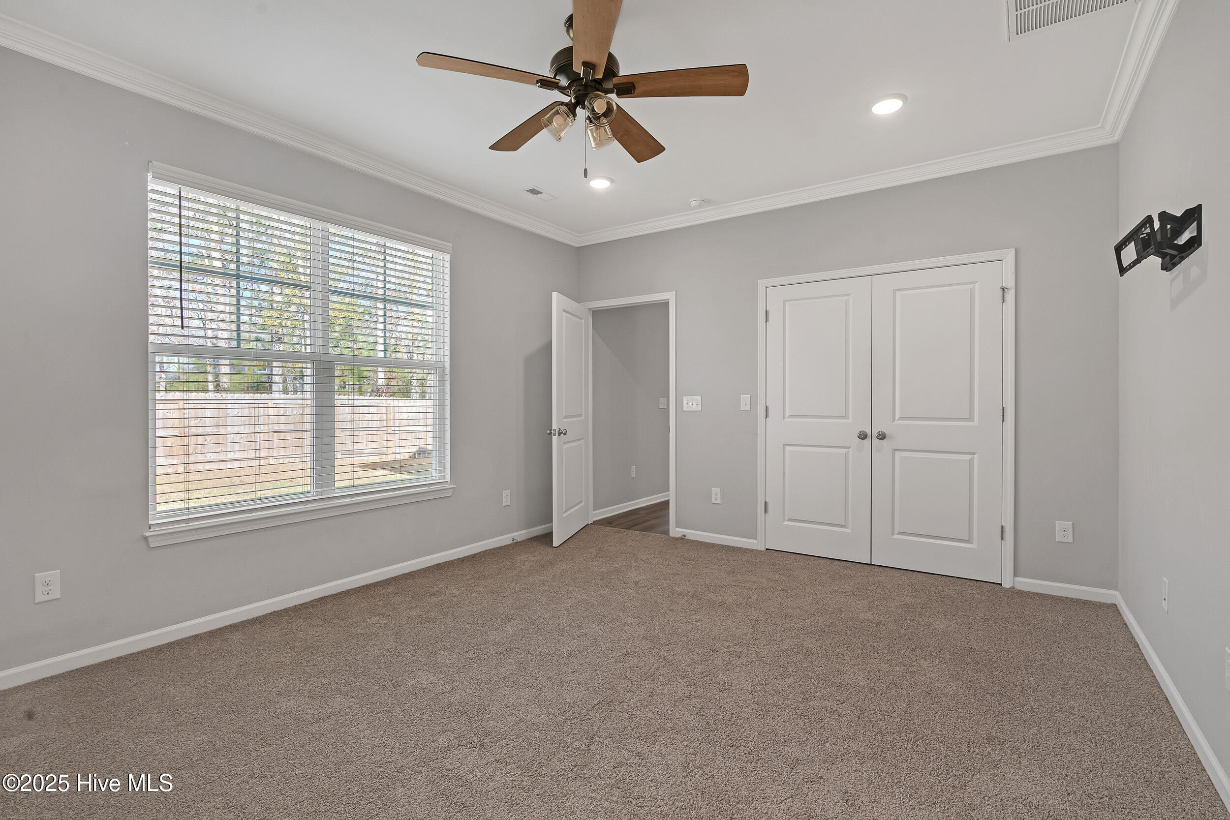 100544849 | Photo 25