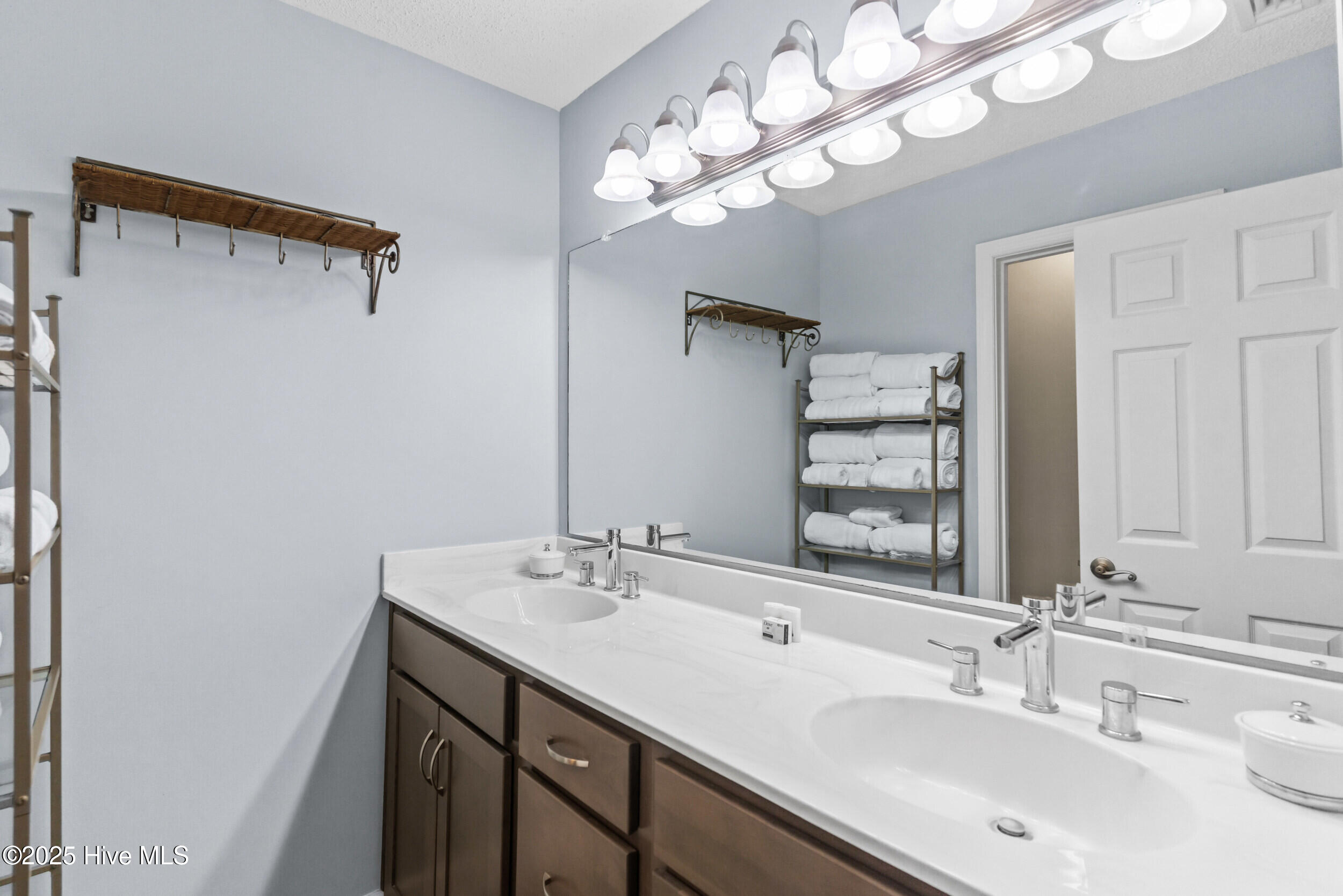 100483831 | Photo 18