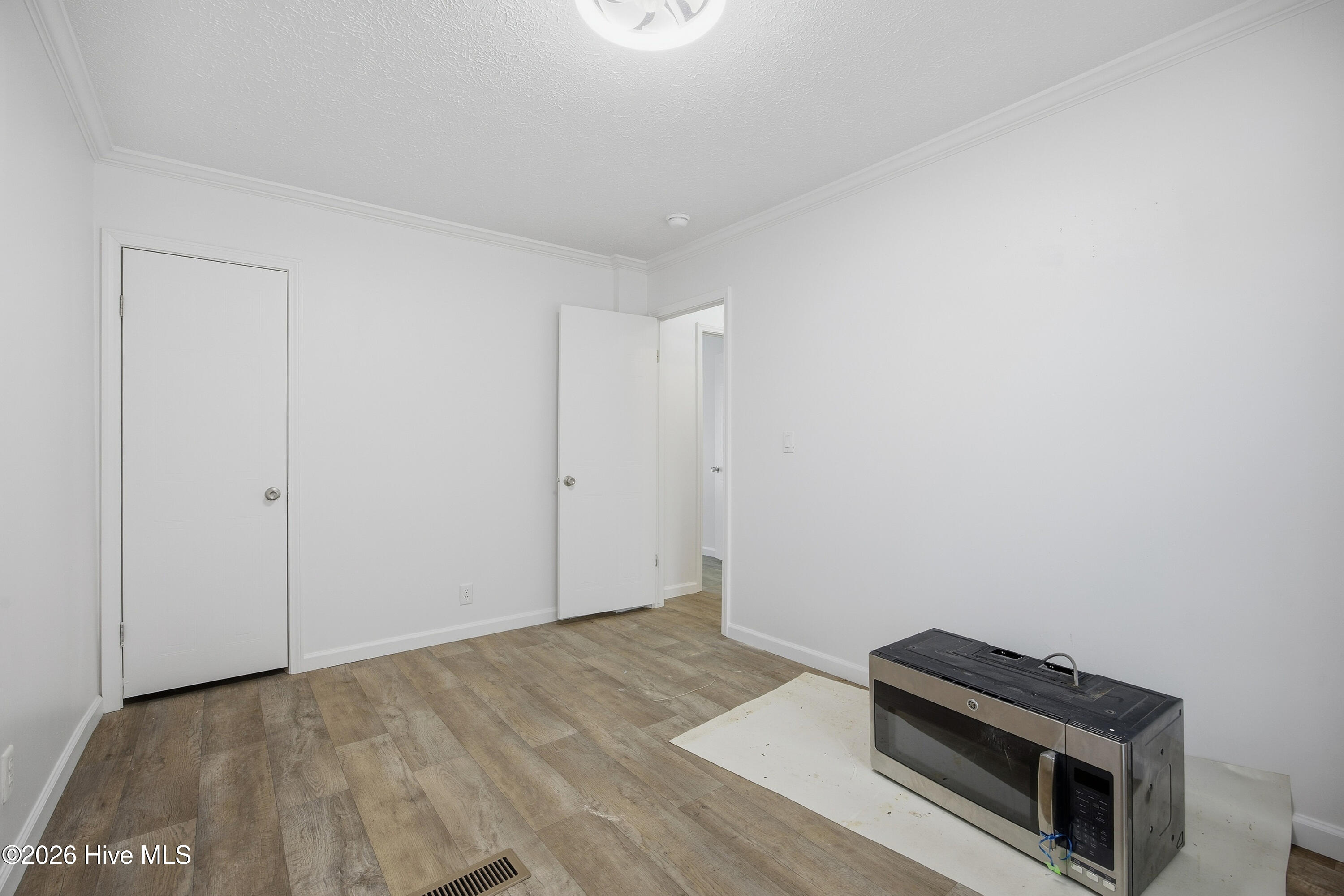 100551858 | Photo 14