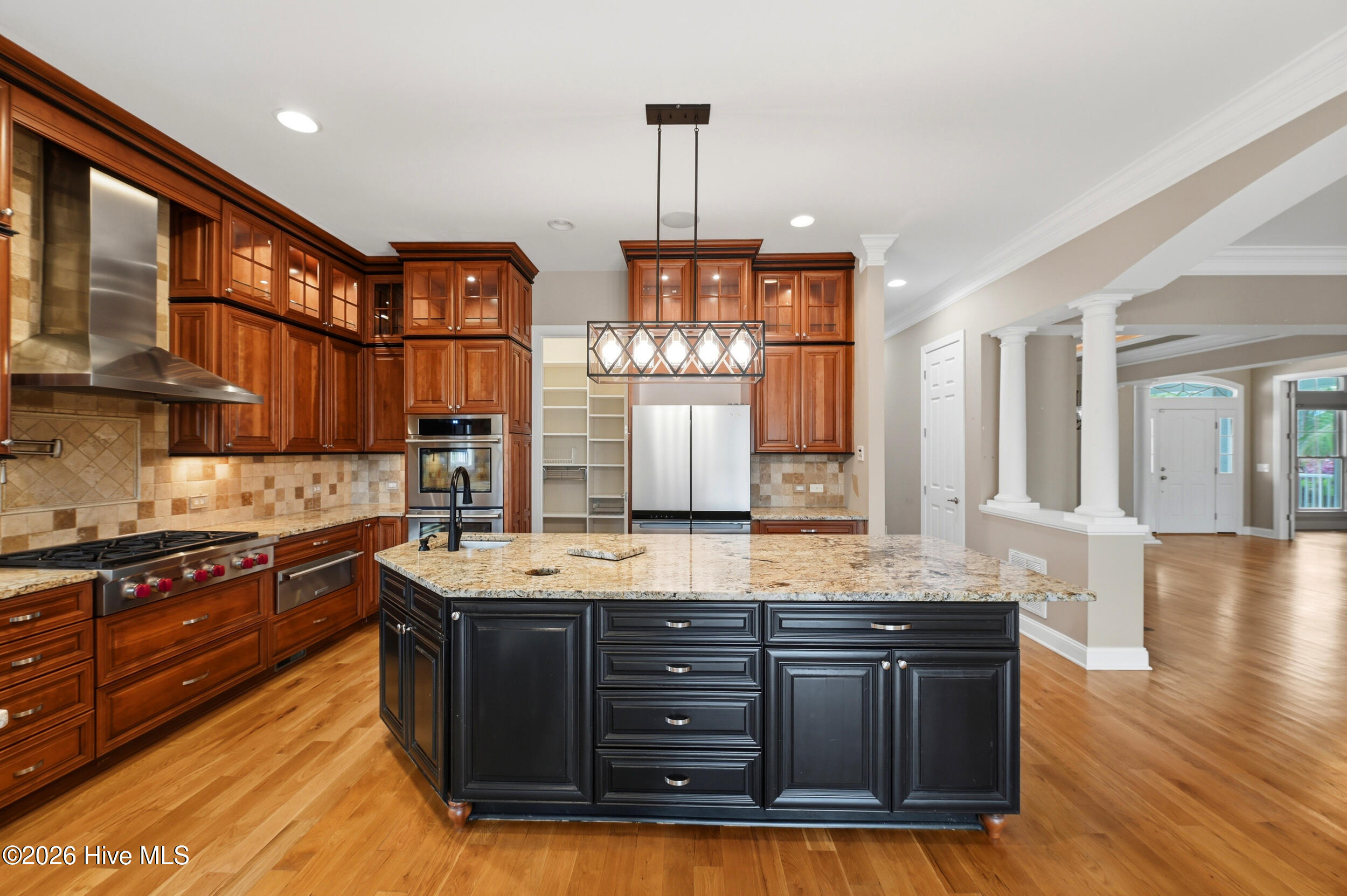 100566380 | Photo 16