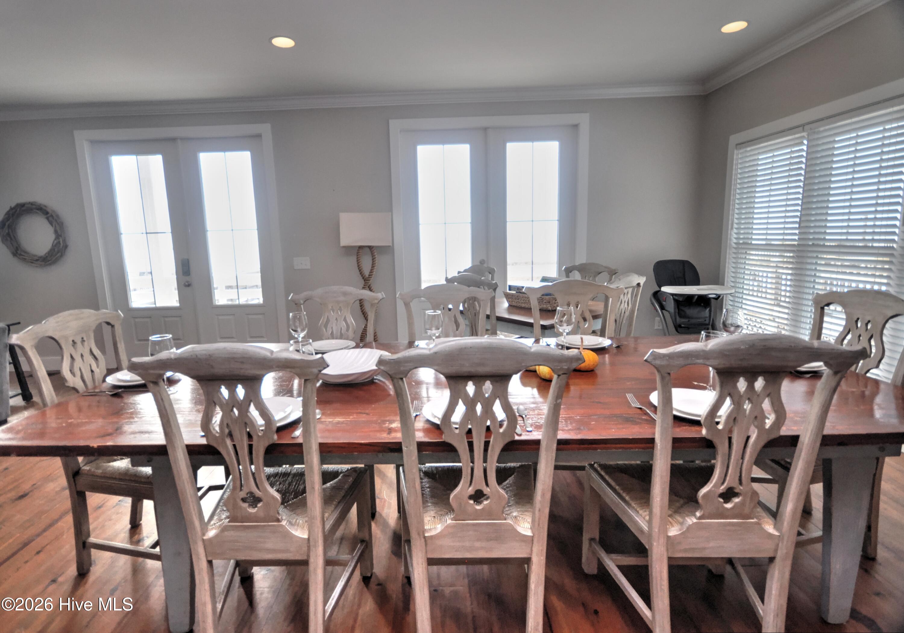 100561409 | Photo 18