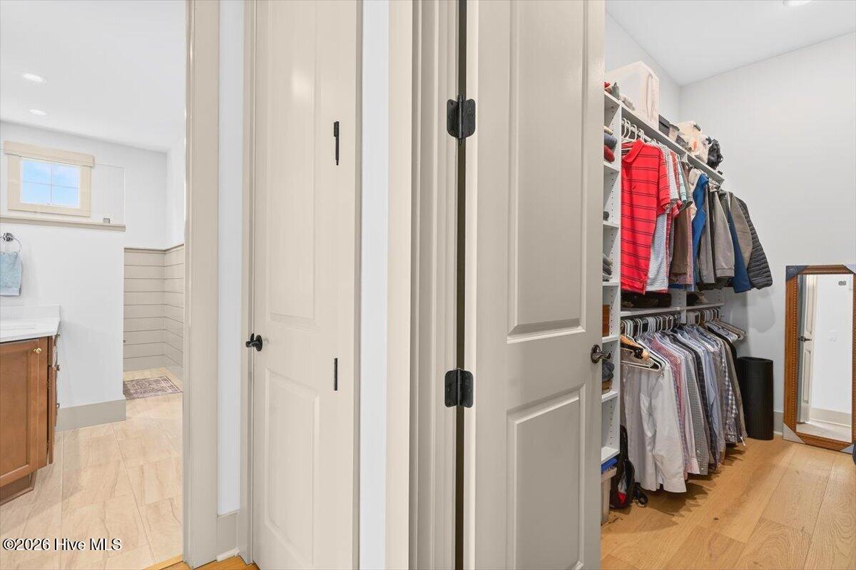 100549175 | Photo 22