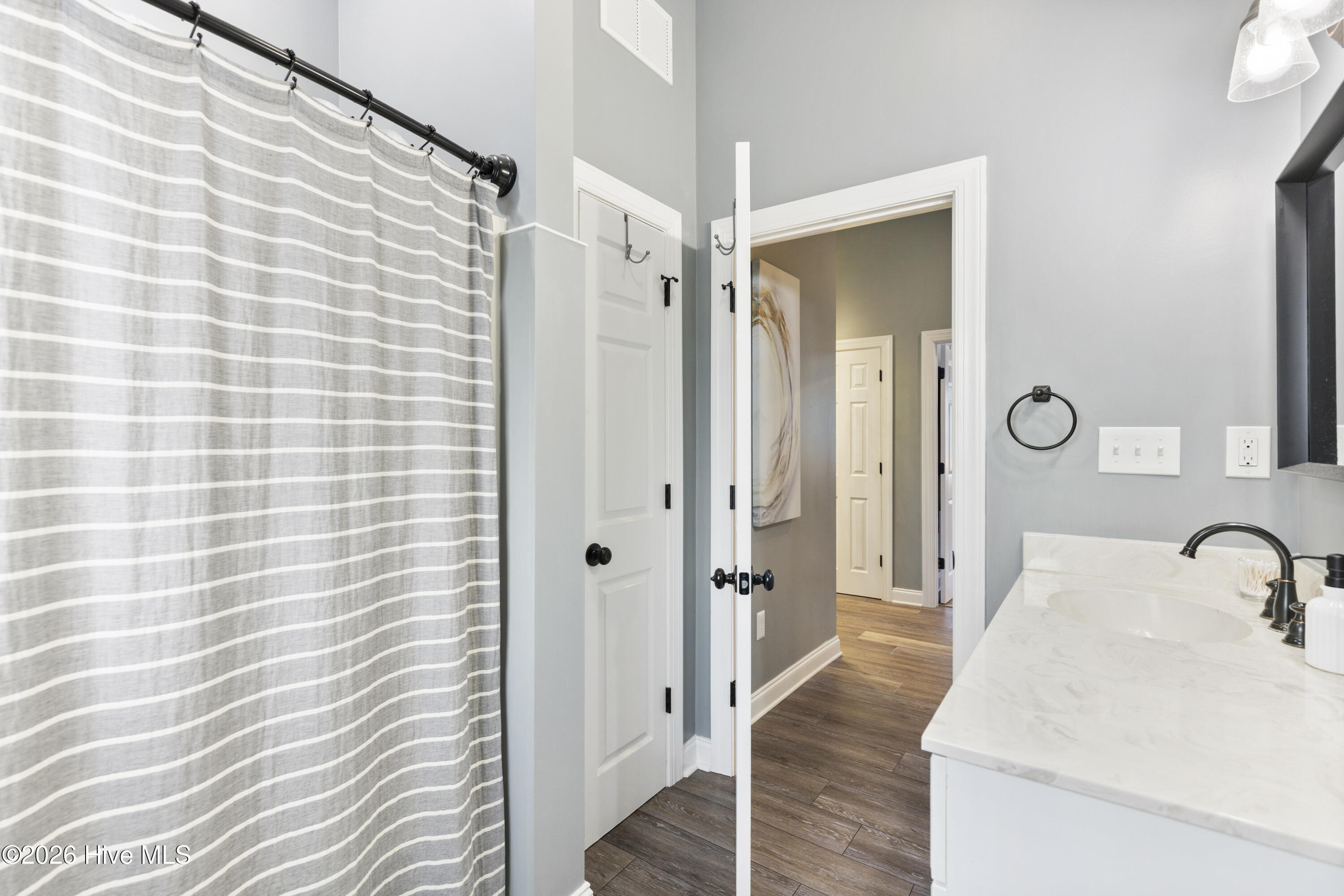 100551822 | Photo 31