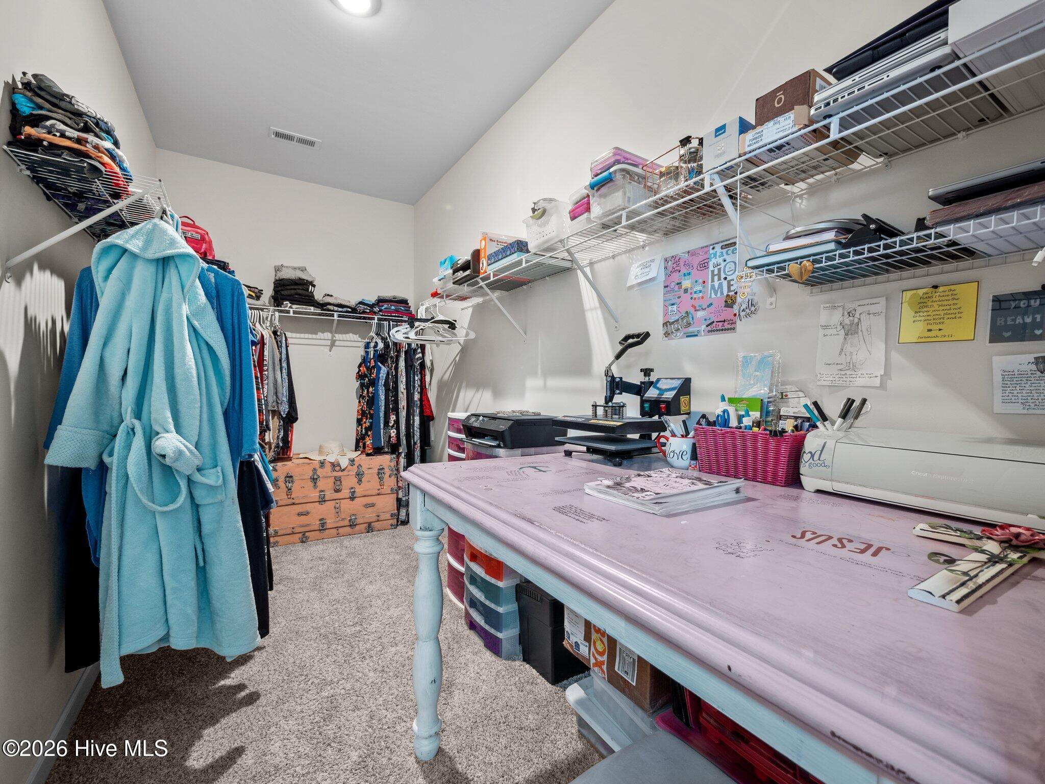 100561868 | Photo 34