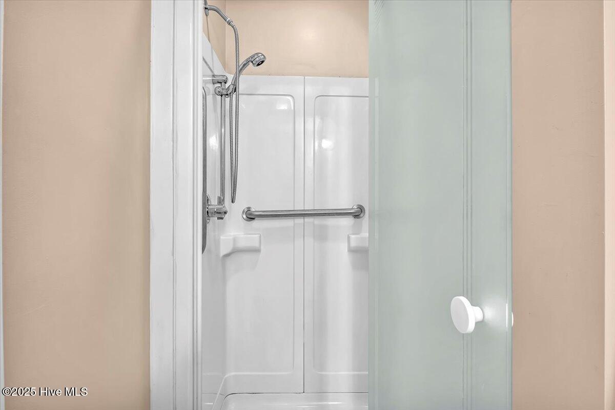 100543778 | Photo 36