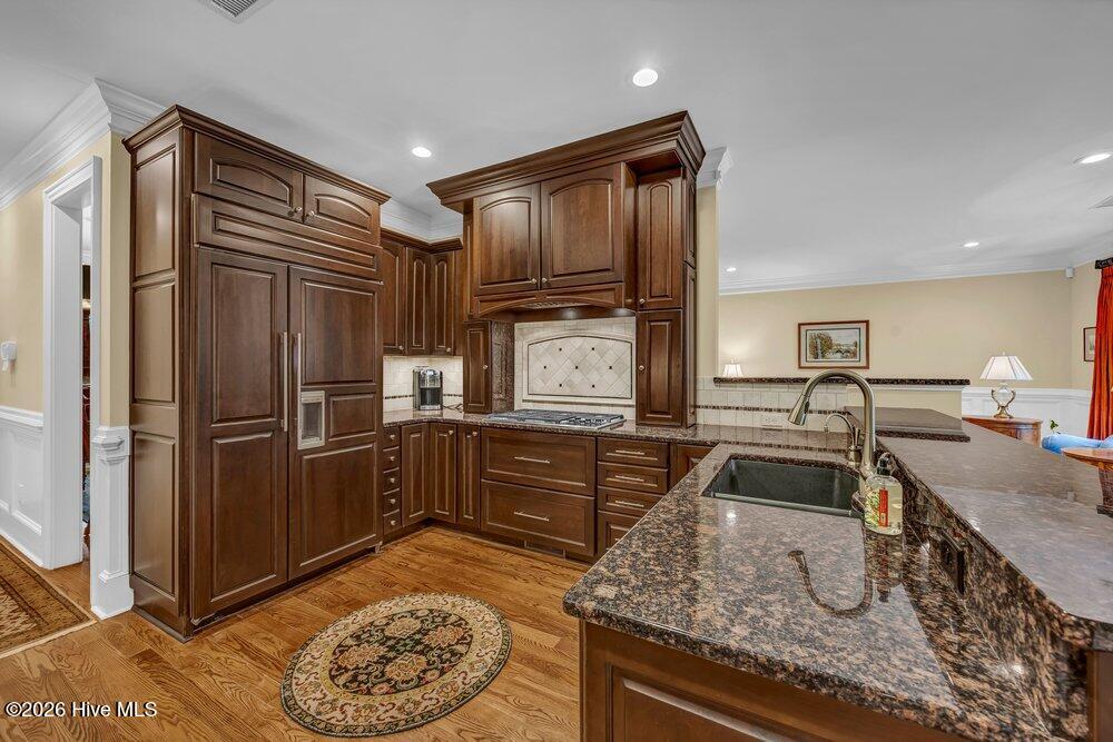 100557669 | Photo 13